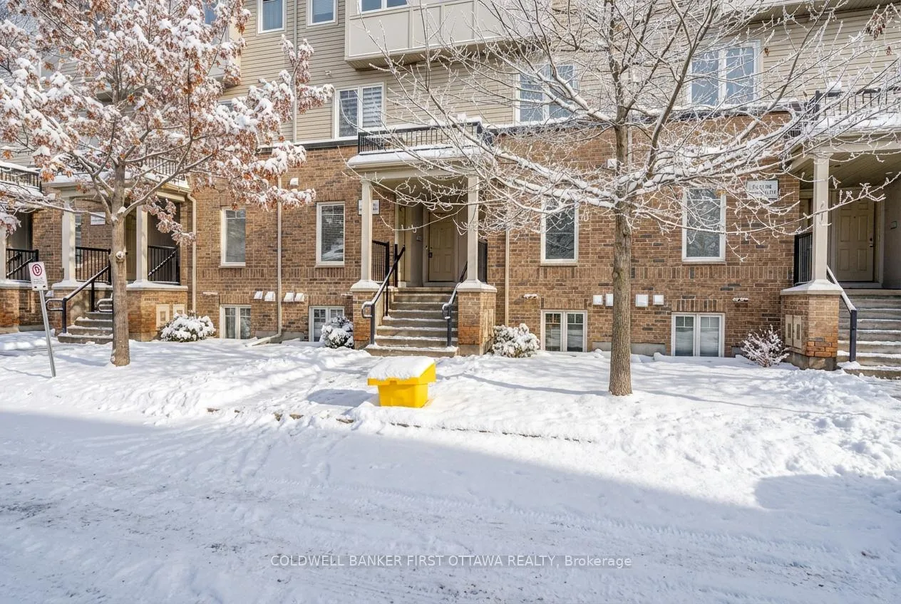 Front of 150 Urbancrest Private