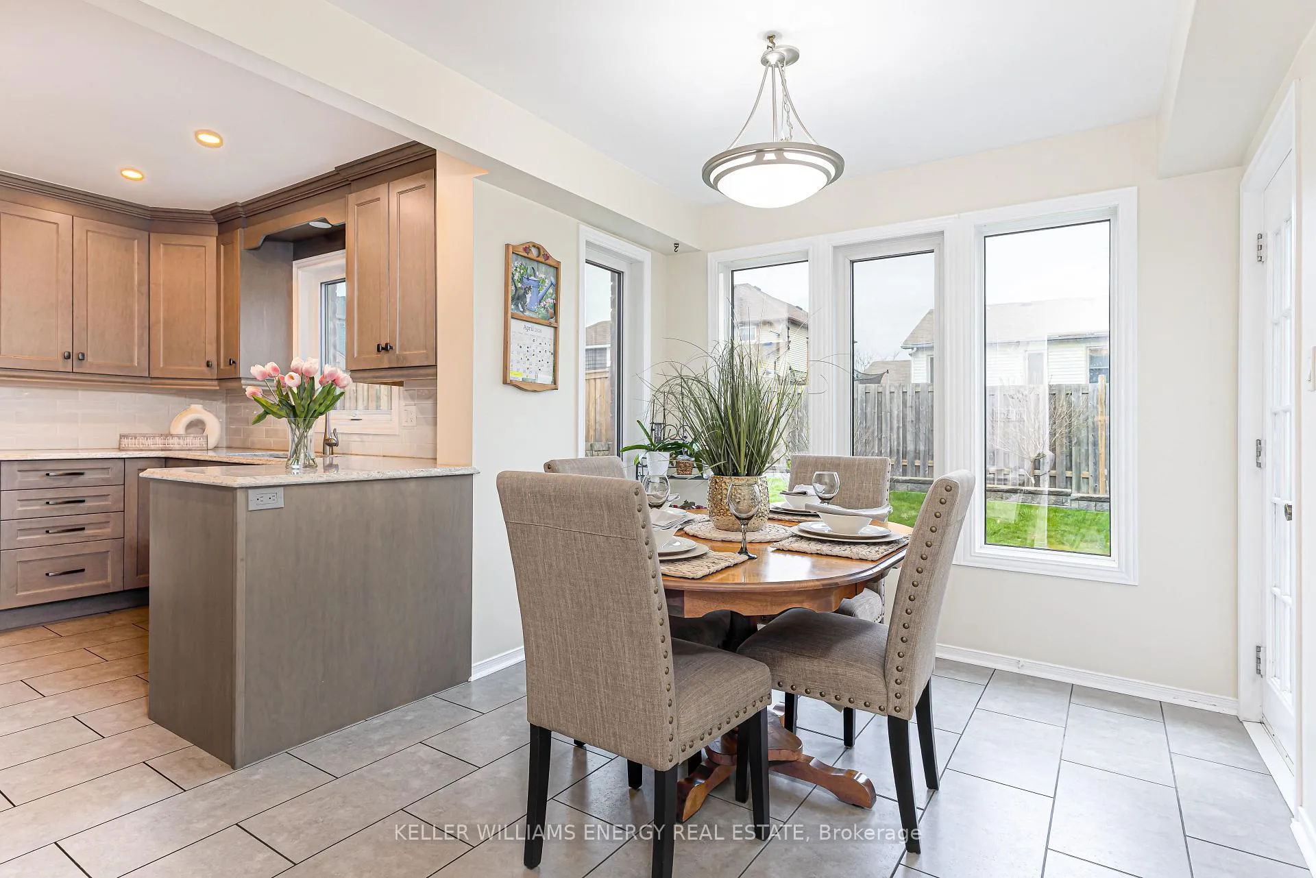 Photo 8 of 873 Lochness Crescent, Oshawa, McLaughlin — HOMEH