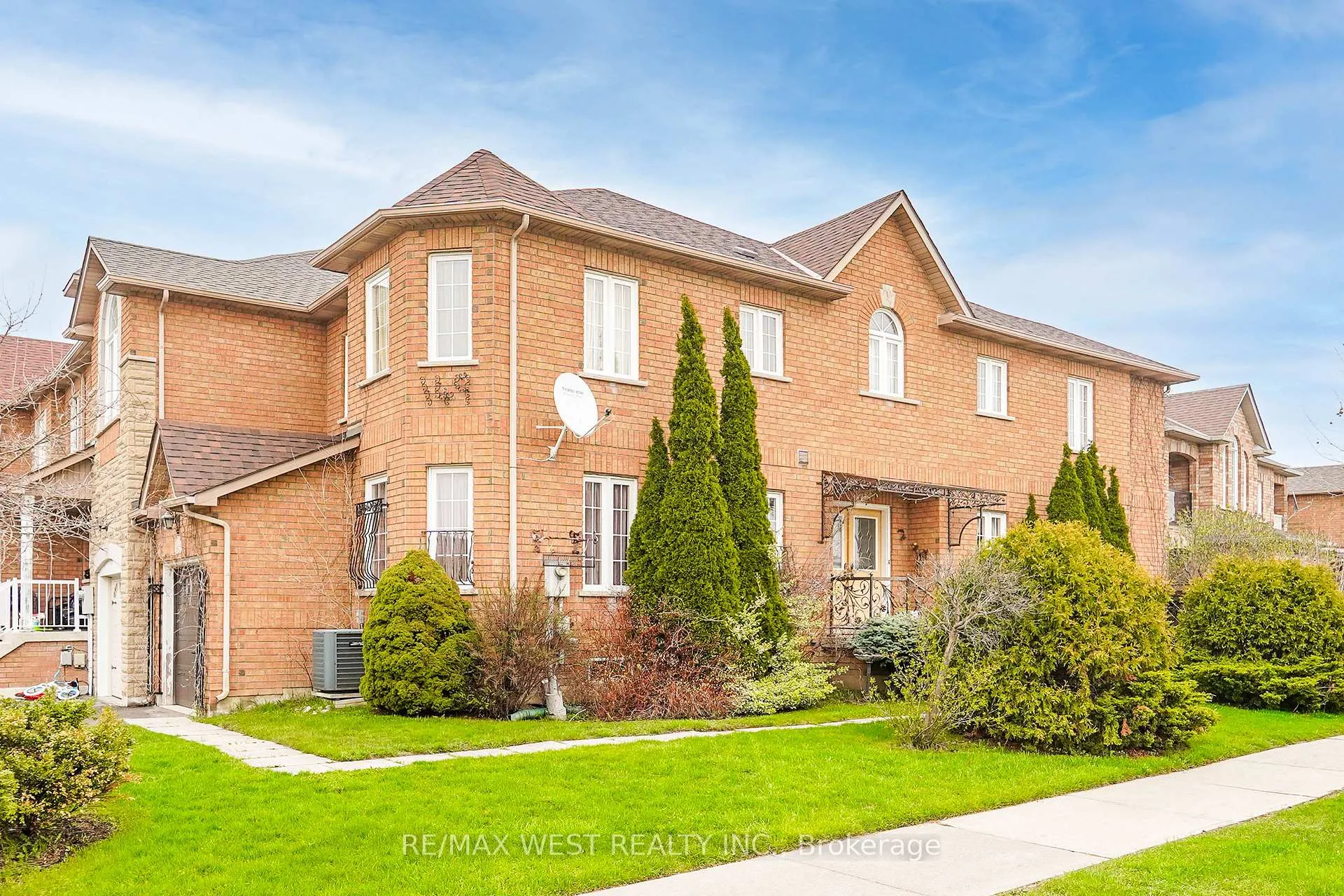 Photo 1 of 149 Foxchase Avenue, Vaughan, East Woodbridge — HOMEH