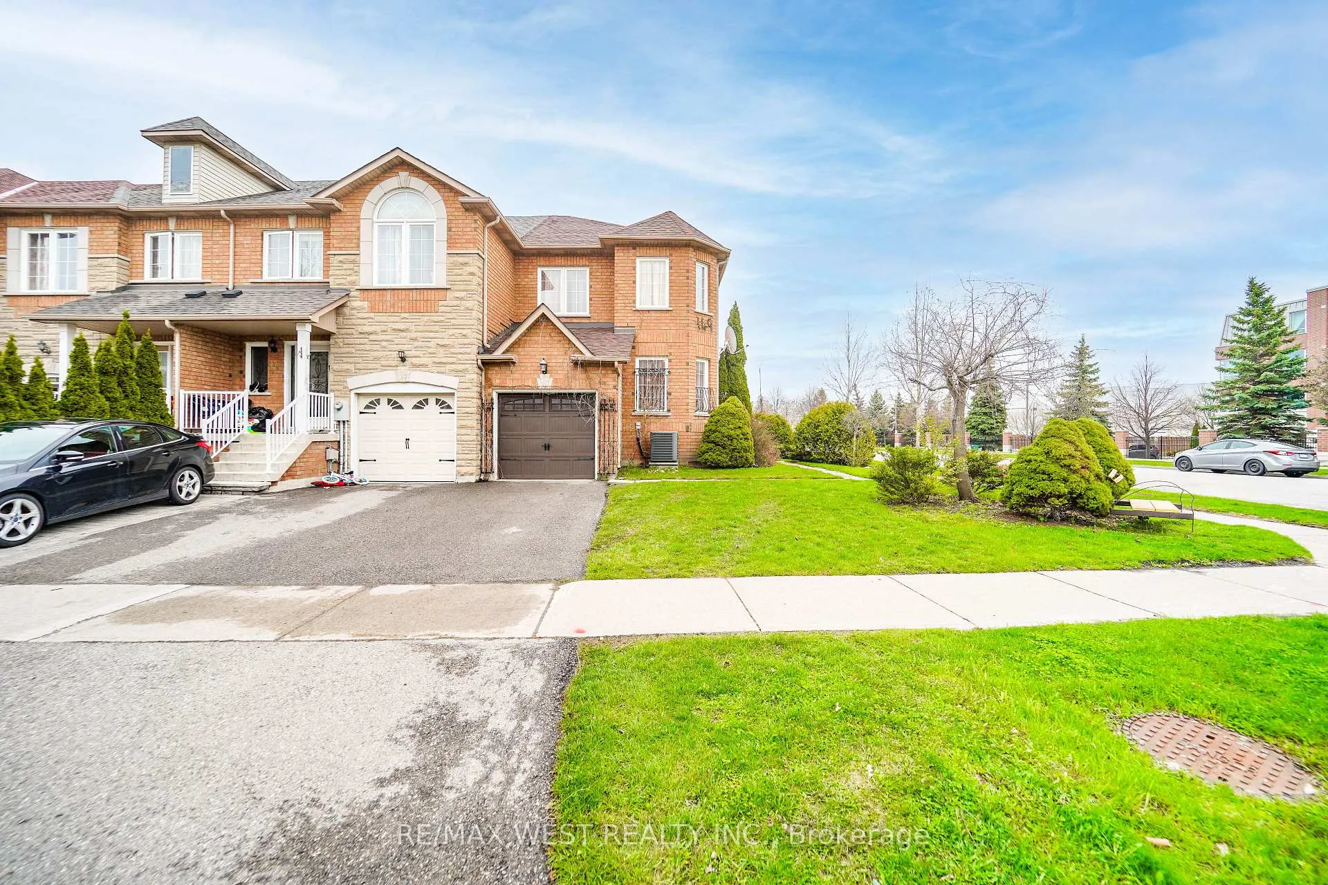 Photo 2 of 149 Foxchase Avenue, Vaughan, East Woodbridge — HOMEH