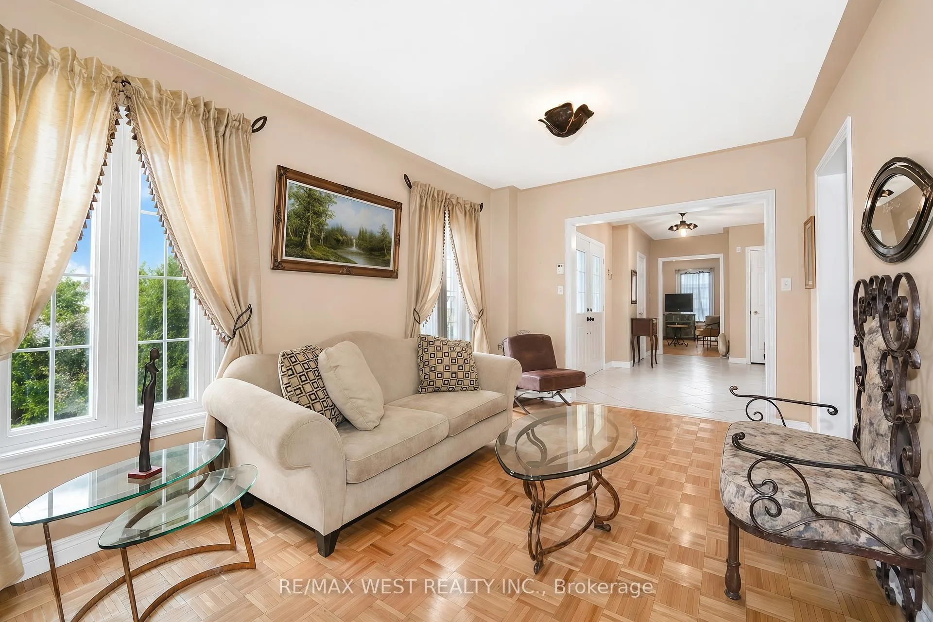 Photo 3 of 149 Foxchase Avenue, Vaughan, East Woodbridge — HOMEH