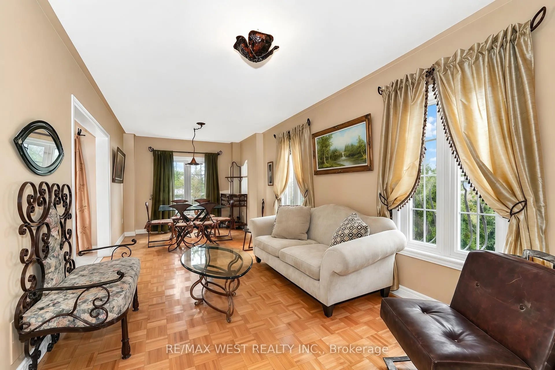 Photo 4 of 149 Foxchase Avenue, Vaughan, East Woodbridge — HOMEH