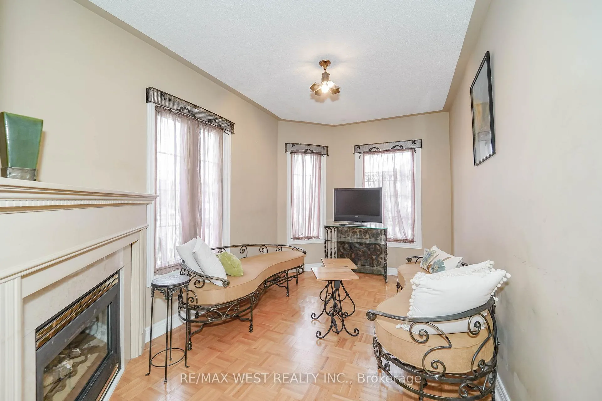 Photo 6 of 149 Foxchase Avenue, Vaughan, East Woodbridge — HOMEH