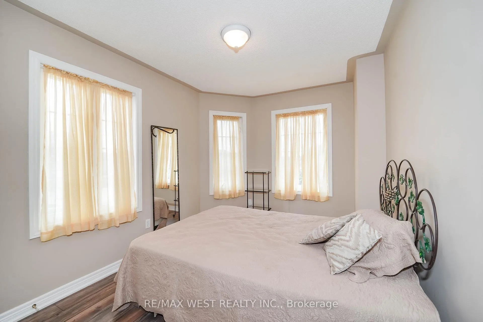 Photo 9 of 149 Foxchase Avenue, Vaughan, East Woodbridge — HOMEH
