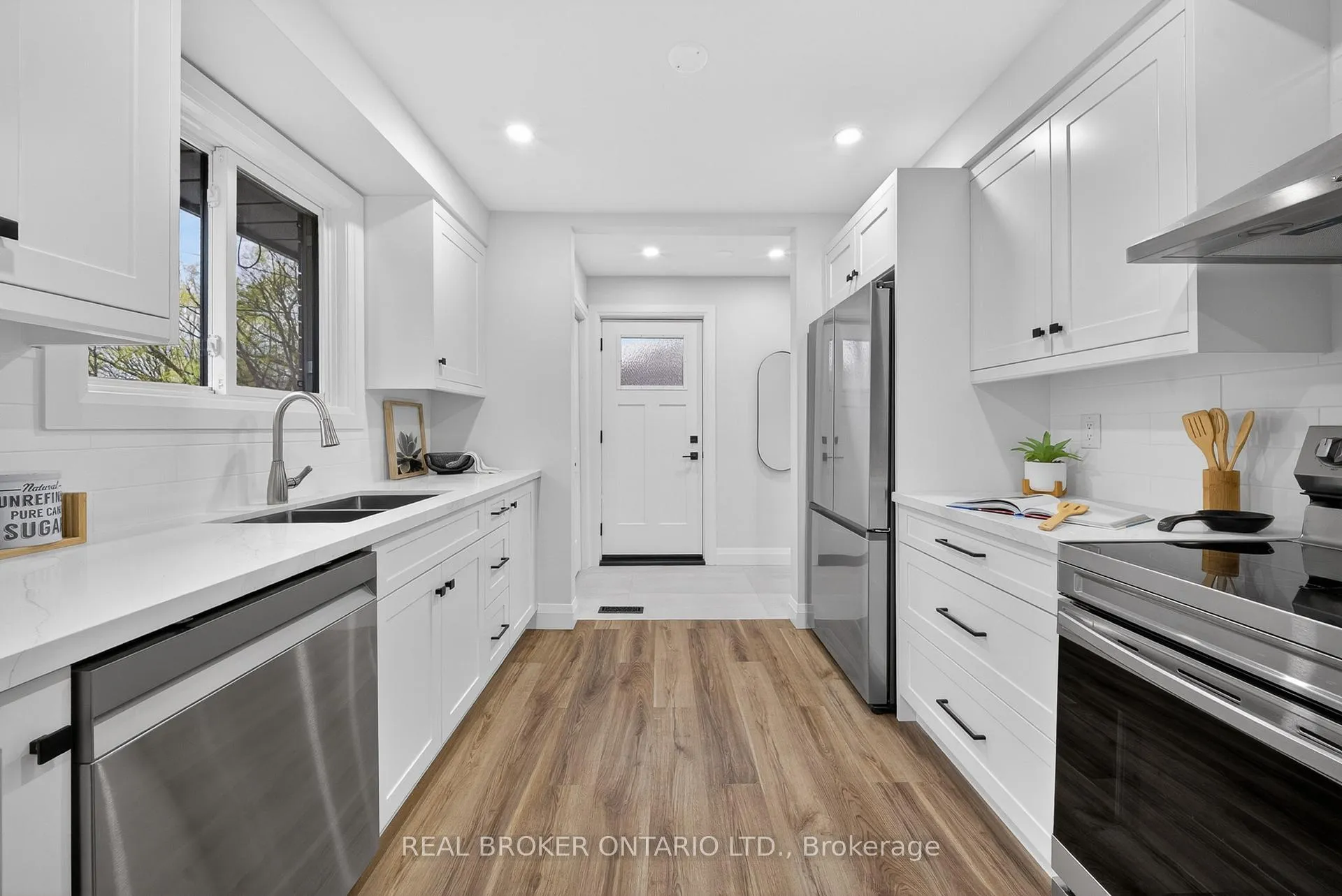 Photo 4 of 201 Ridge Street, Hamilton, Greeningdon — HOMEH