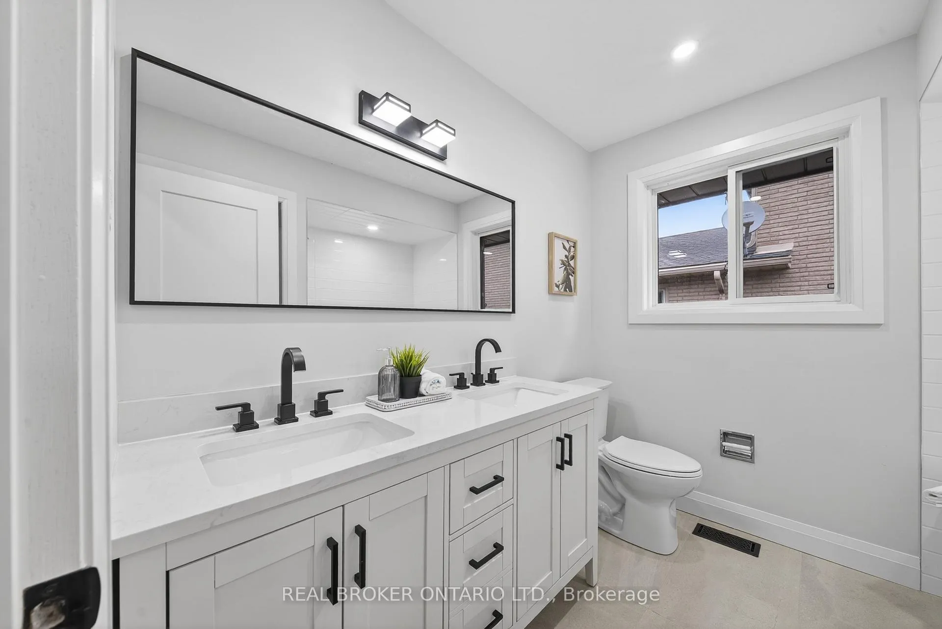 Photo 15 of 201 Ridge Street, Hamilton, Greeningdon — HOMEH