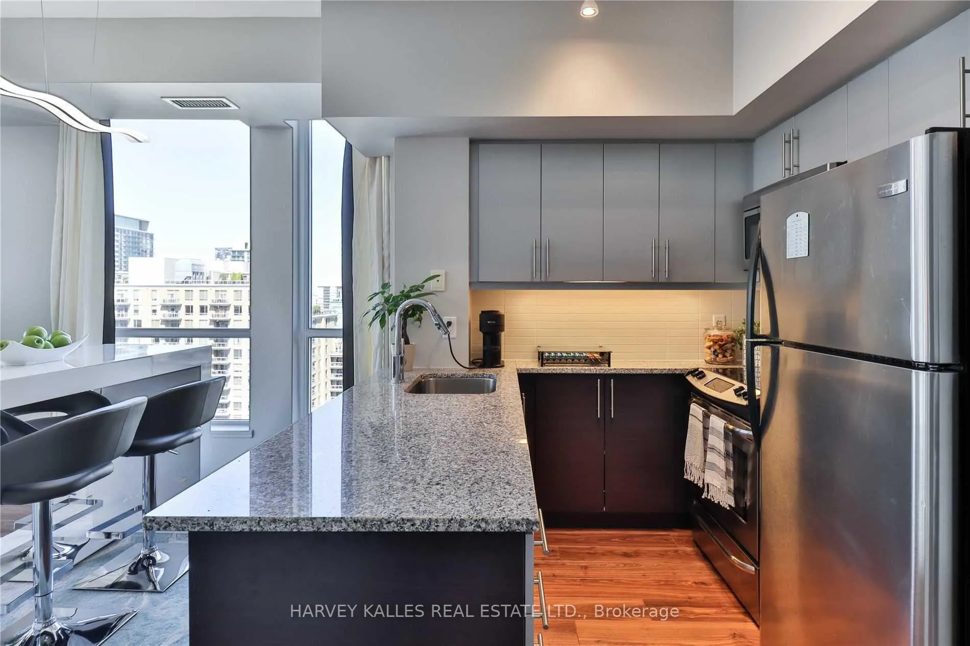 Photo 4 of Unit 1510, 83 Redpath Avenue, Toronto, Mount Pleasant West — HOMEH