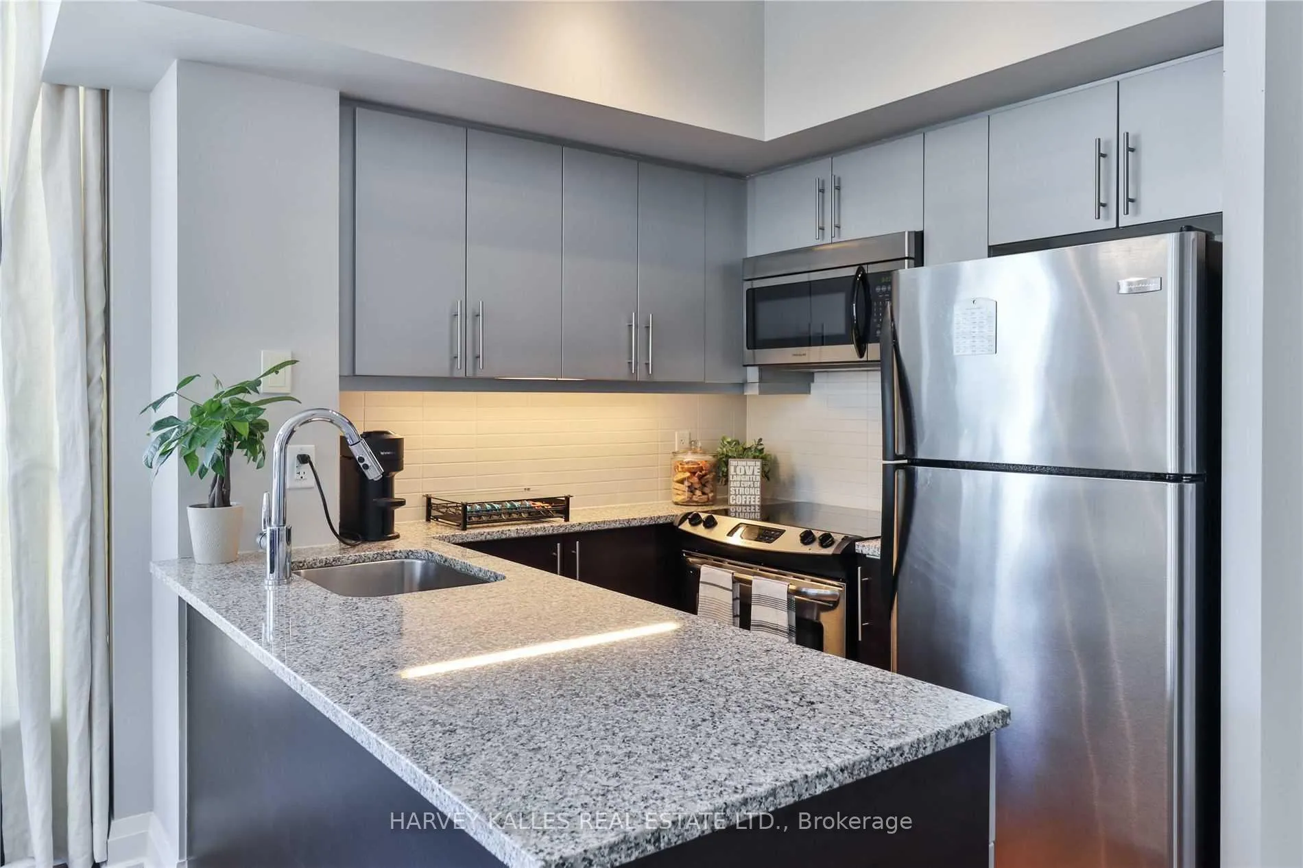 Photo 5 of Unit 1510, 83 Redpath Avenue, Toronto, Mount Pleasant West — HOMEH