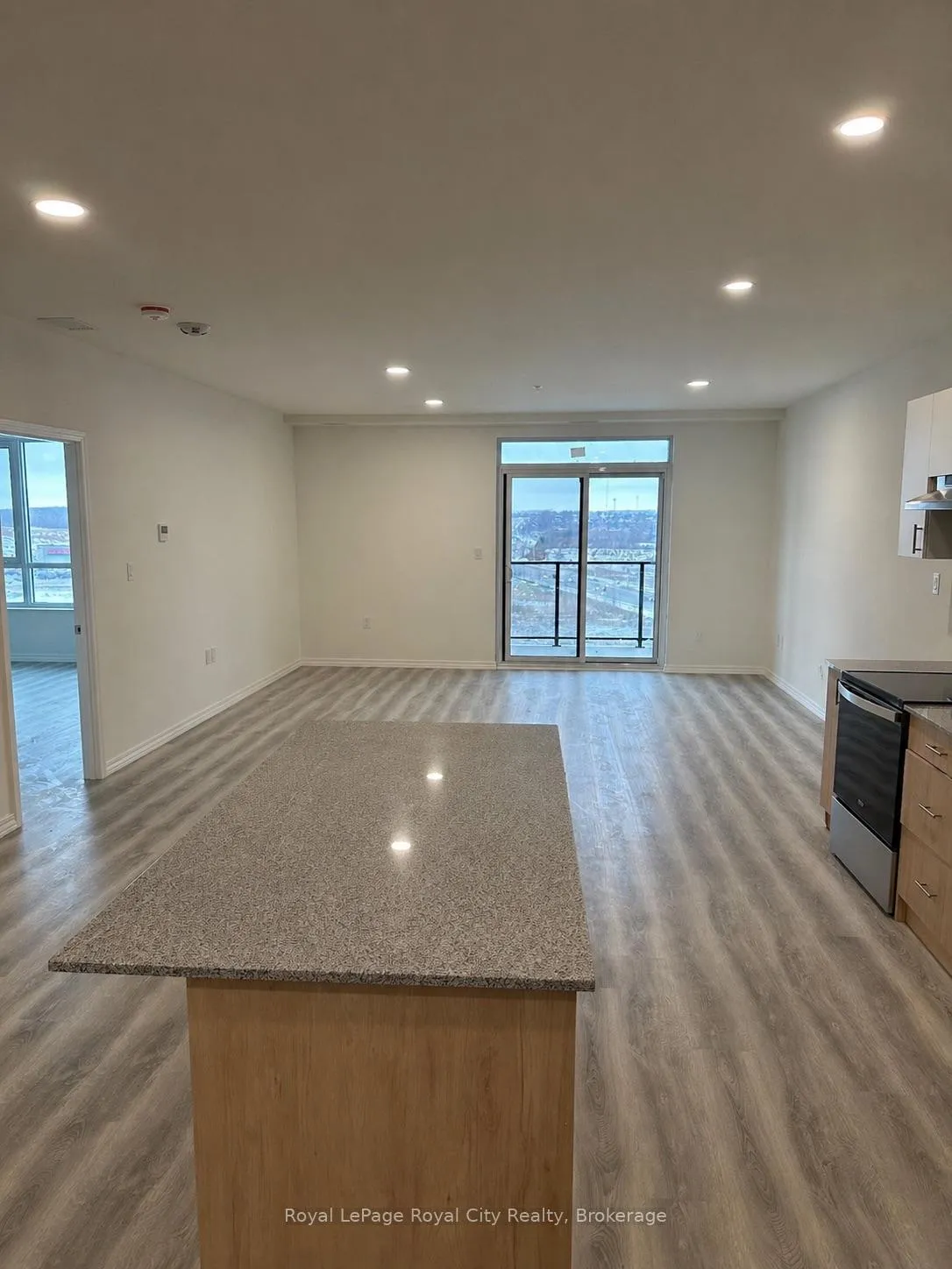 Photo 1 of Unit 714, 1098 Paisley Road, Guelph, Willow West/Sugarbush/West Acres — HOMEH