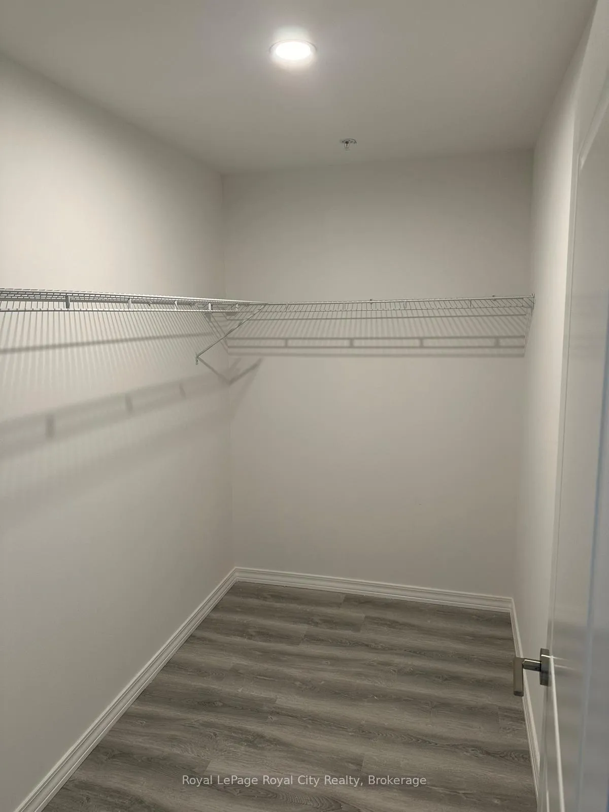 Photo 4 of Unit 714, 1098 Paisley Road, Guelph, Willow West/Sugarbush/West Acres — HOMEH