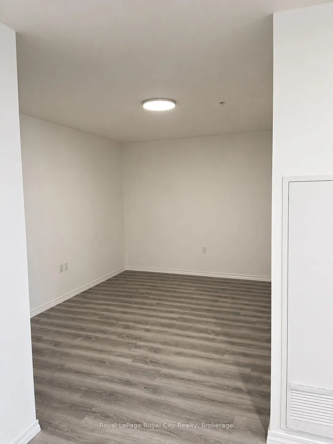 Photo 5 of Unit 714, 1098 Paisley Road, Guelph, Willow West/Sugarbush/West Acres — HOMEH