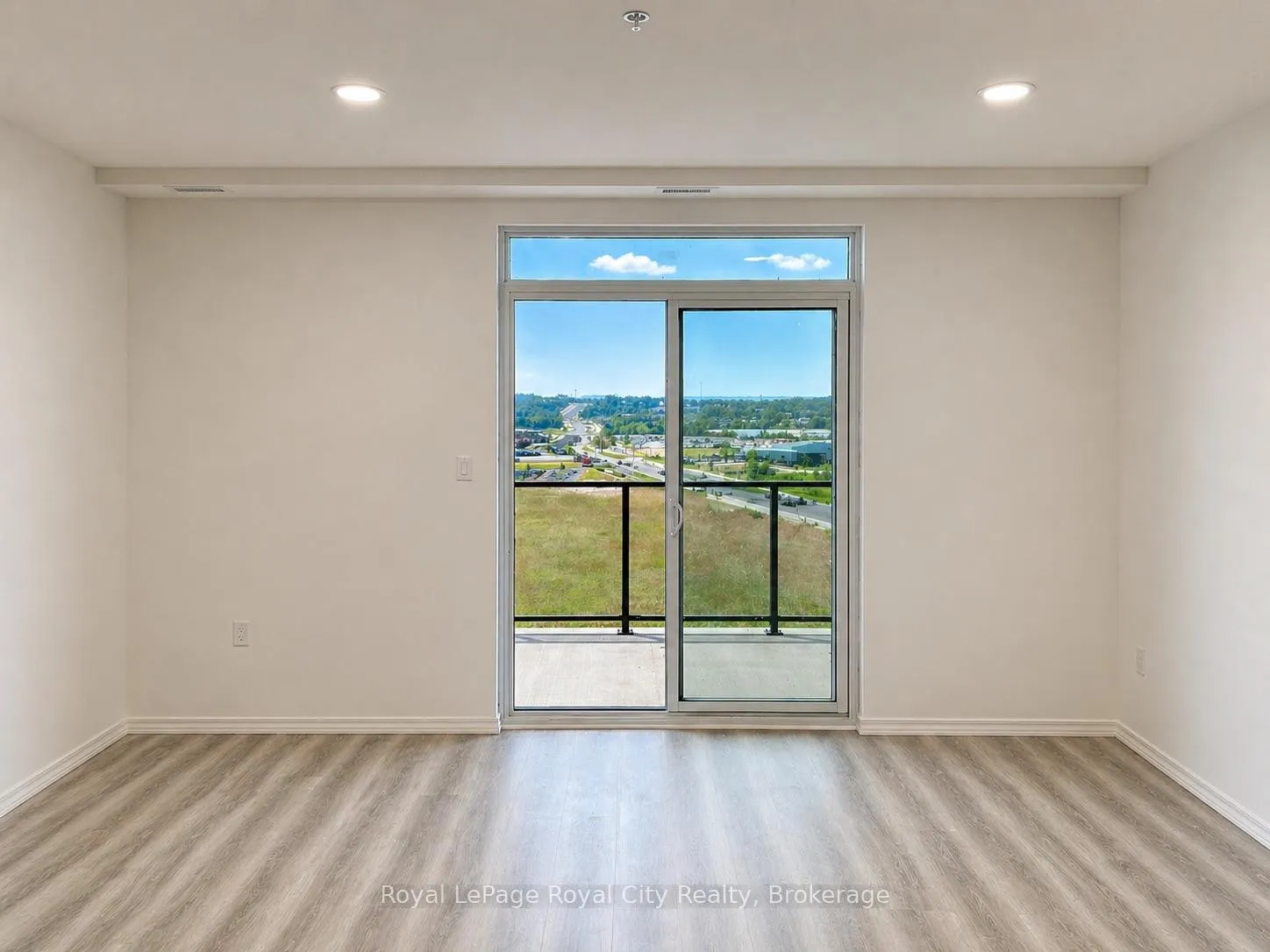 Photo 7 of Unit 714, 1098 Paisley Road, Guelph, Willow West/Sugarbush/West Acres — HOMEH