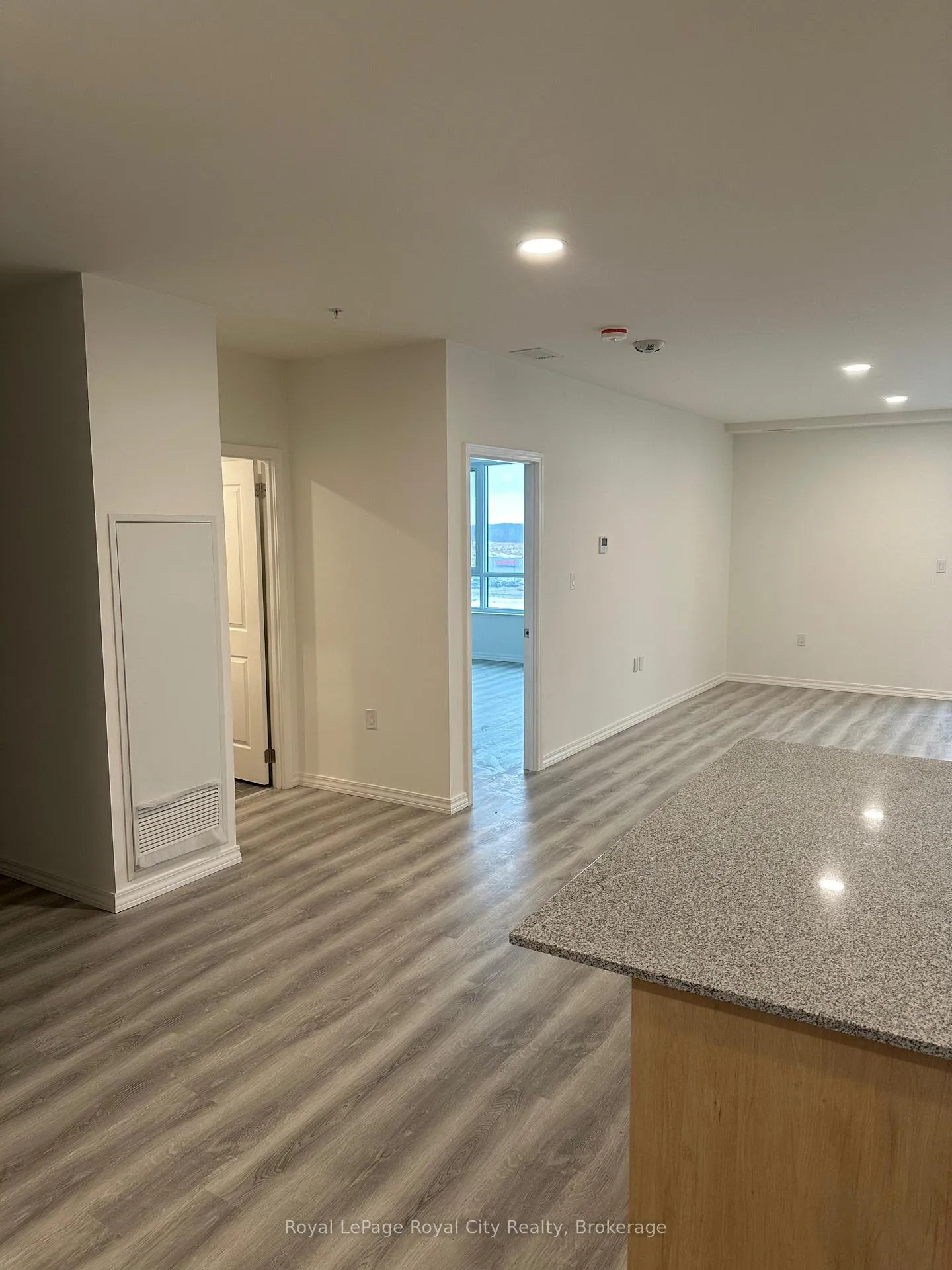 Photo 9 of Unit 714, 1098 Paisley Road, Guelph, Willow West/Sugarbush/West Acres — HOMEH