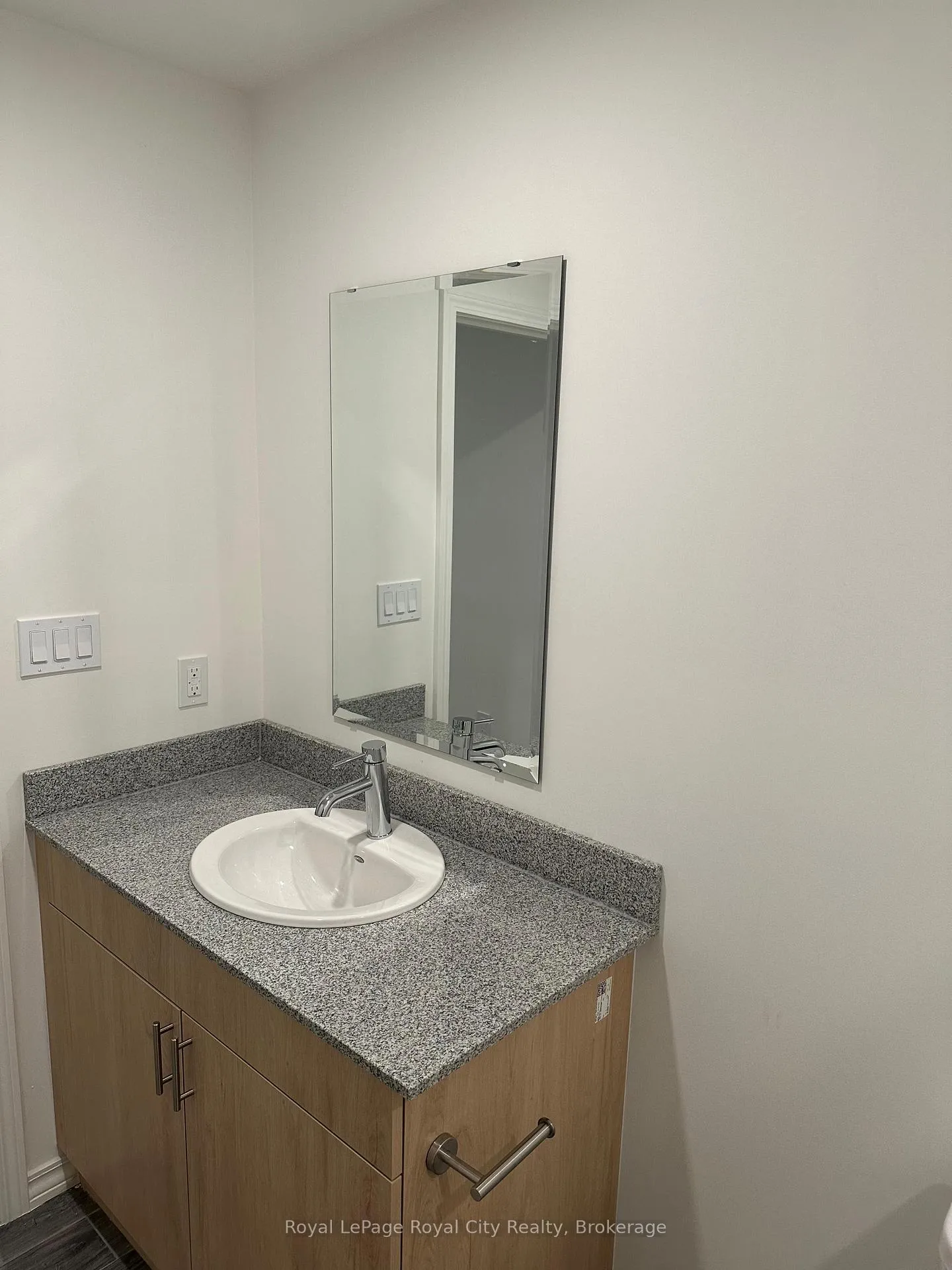 Photo 11 of Unit 714, 1098 Paisley Road, Guelph, Willow West/Sugarbush/West Acres — HOMEH