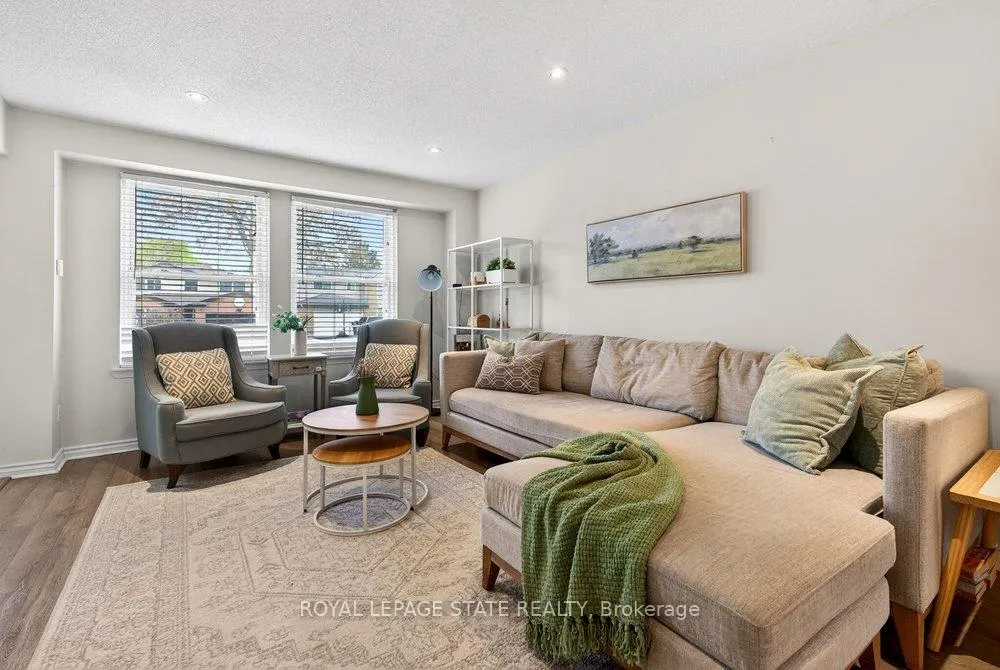 Photo 2 of 2233 Melissa Crescent, Burlington, Brant Hills — HOMEH