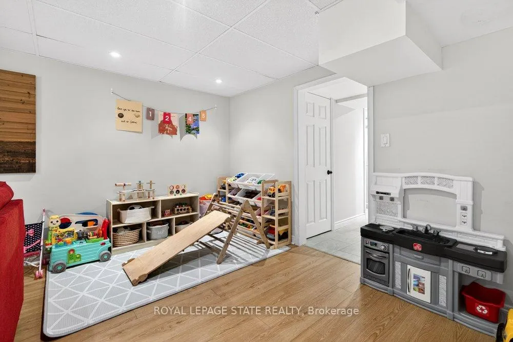 Photo 9 of 2233 Melissa Crescent, Burlington, Brant Hills — HOMEH