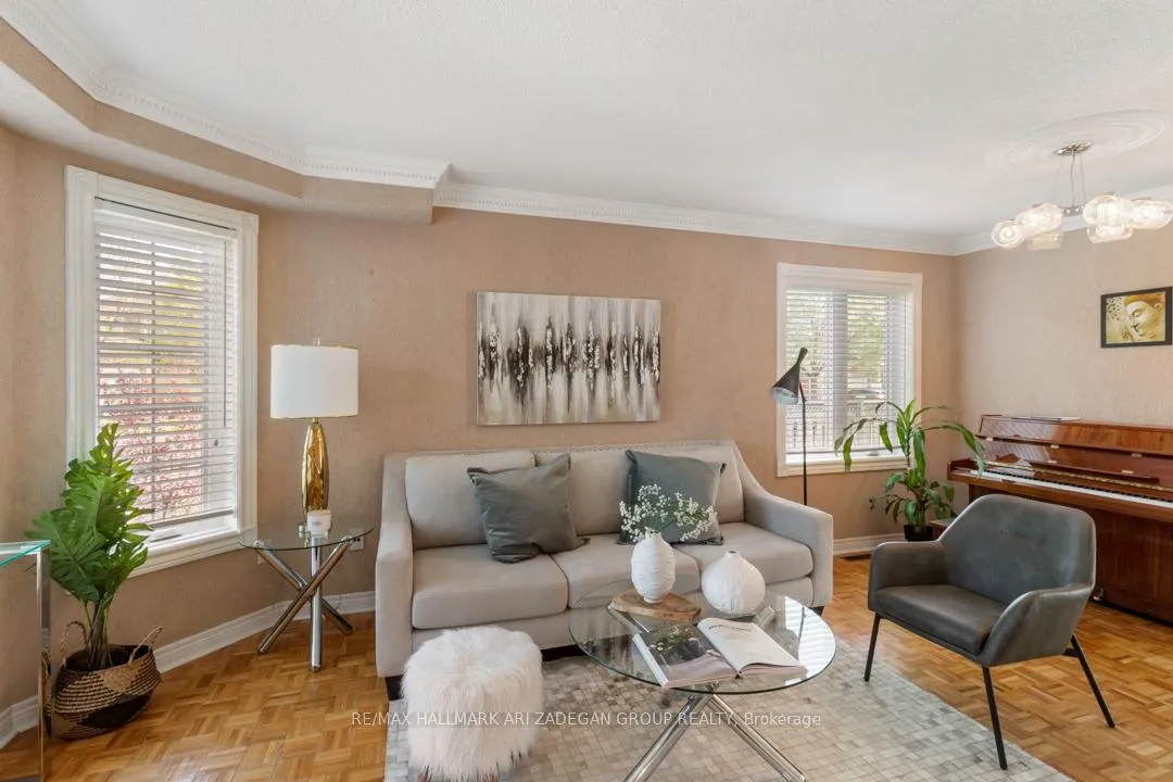 Photo 5 of 1 Grampian Avenue, Vaughan, Maple — HOMEH