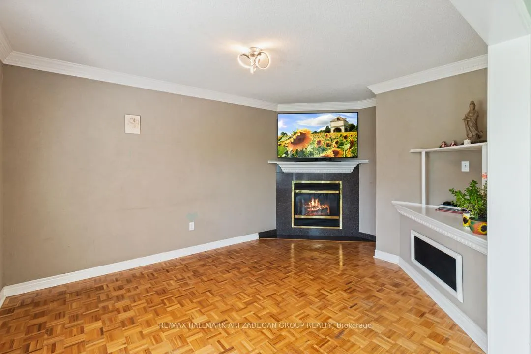 Photo 10 of 1 Grampian Avenue, Vaughan, Maple — HOMEH