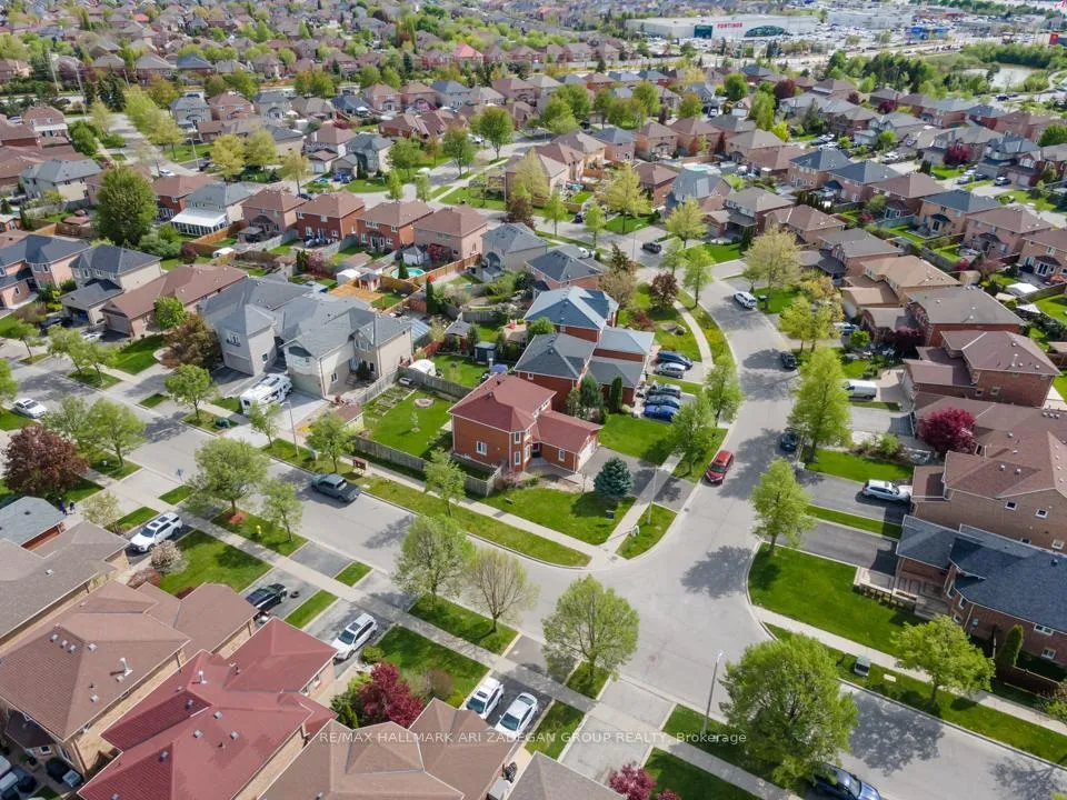 Photo 36 of 1 Grampian Avenue, Vaughan, Maple — HOMEH