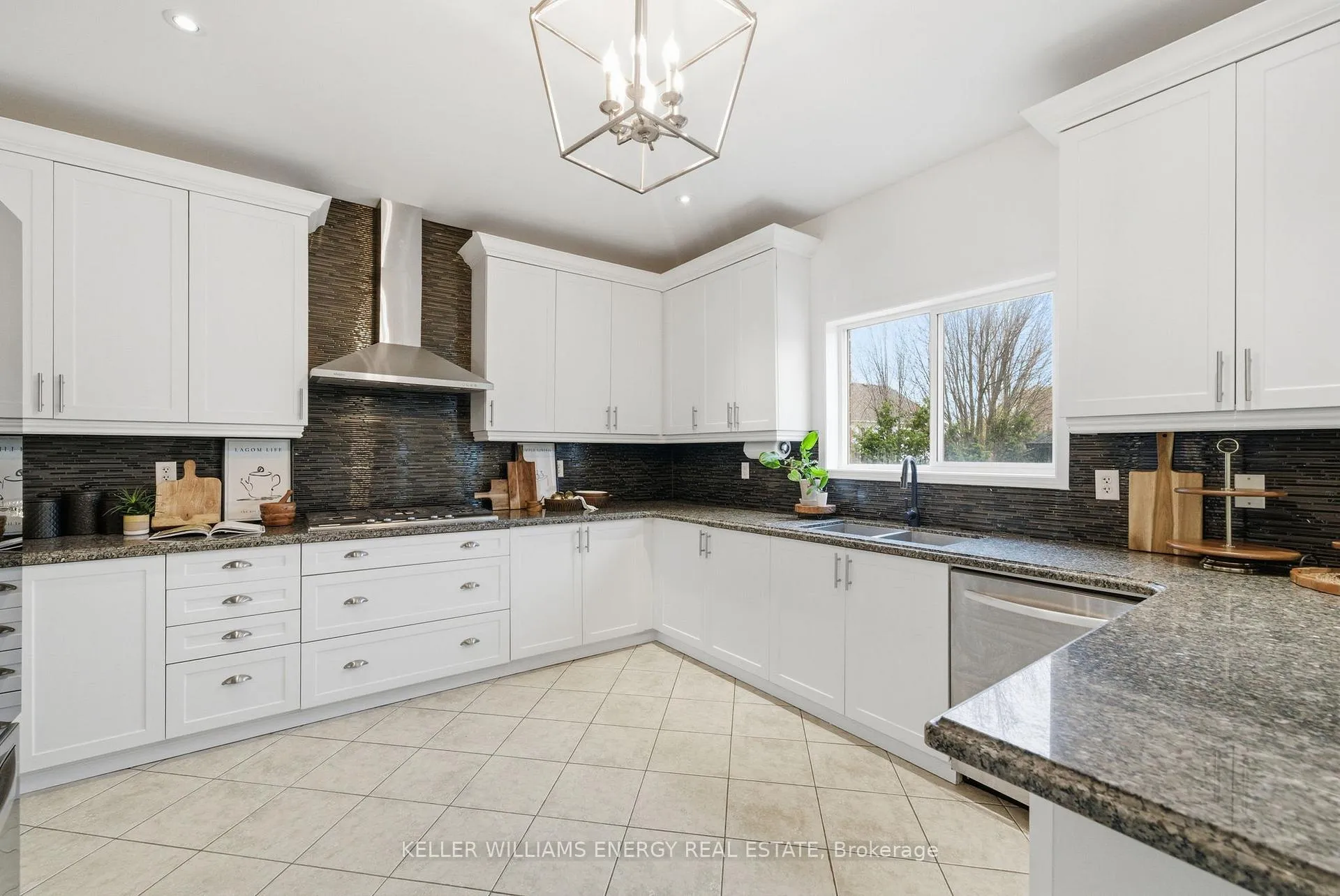 Photo 5 of 1617 Kitchen Court, Oshawa, Taunton — HOMEH