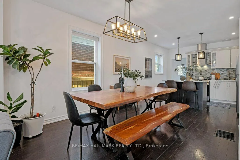 Photo 3 of 17 Criscoe Street, Toronto, Rockcliffe-Smythe — HOMEH