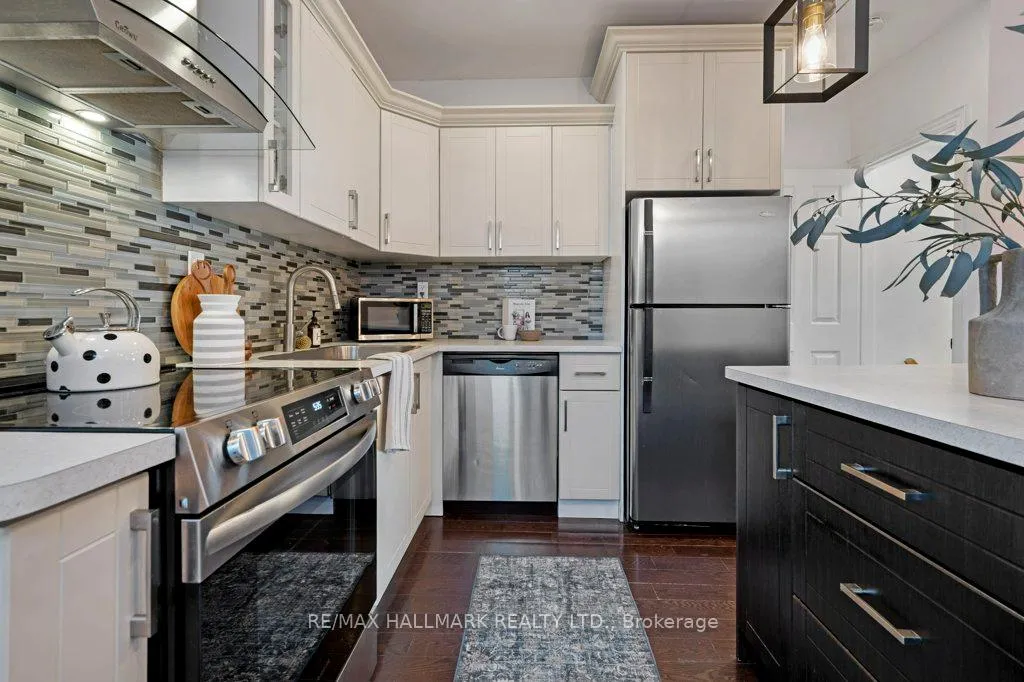 Photo 4 of 17 Criscoe Street, Toronto, Rockcliffe-Smythe — HOMEH