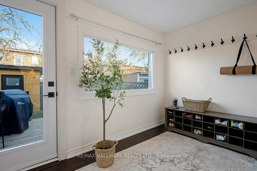 Photo 5 of 17 Criscoe Street, Toronto, Rockcliffe-Smythe — HOMEH