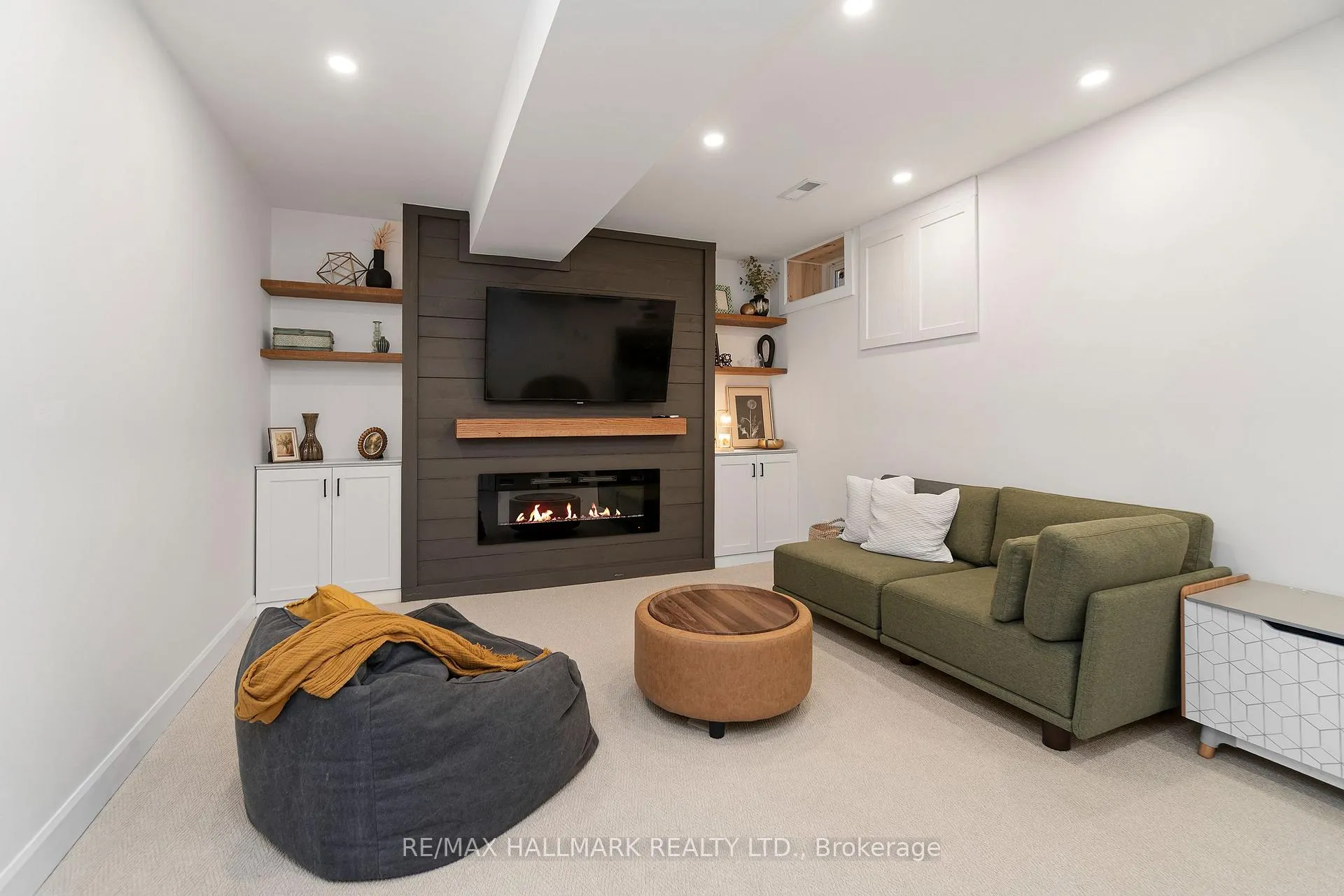 Photo 13 of 17 Criscoe Street, Toronto, Rockcliffe-Smythe — HOMEH