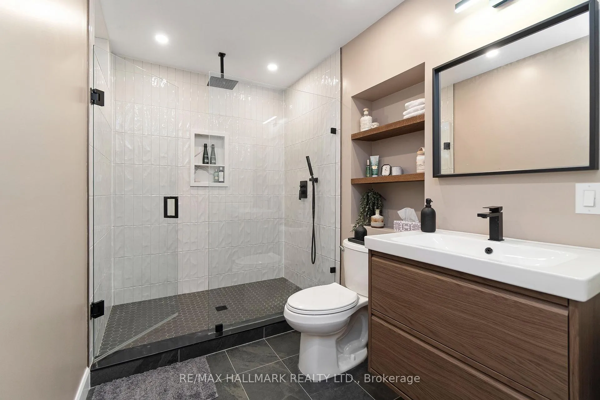 Photo 14 of 17 Criscoe Street, Toronto, Rockcliffe-Smythe — HOMEH