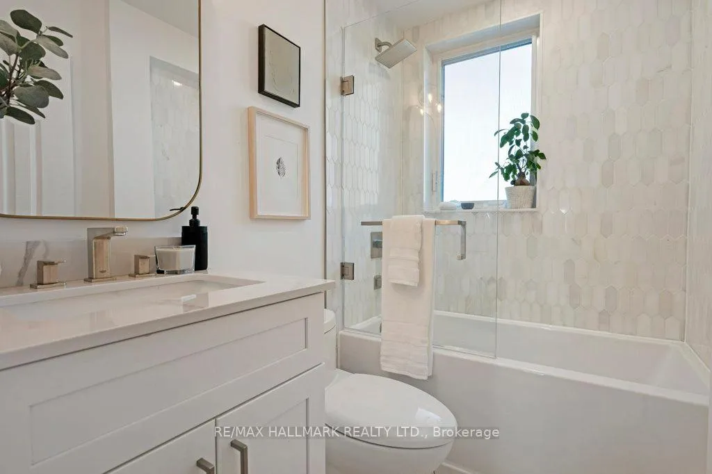 Photo 20 of 17 Criscoe Street, Toronto, Rockcliffe-Smythe — HOMEH