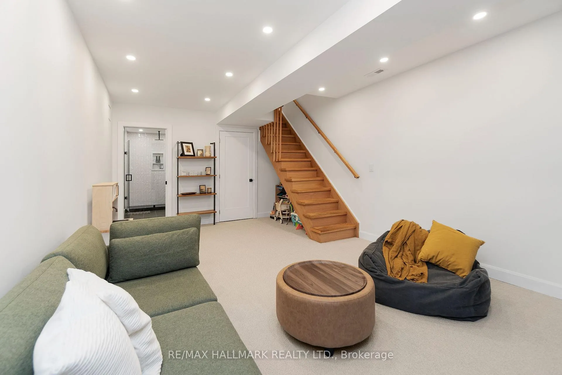 Photo 23 of 17 Criscoe Street, Toronto, Rockcliffe-Smythe — HOMEH