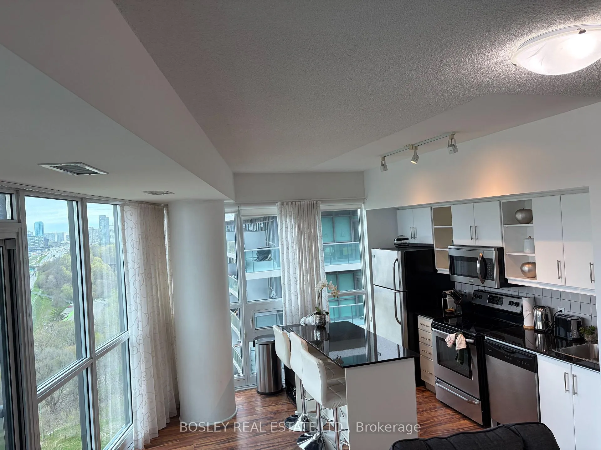 Photo 7 of Unit LPH 24, 35 Brian Peck Crescent, Toronto, Leaside — HOMEH