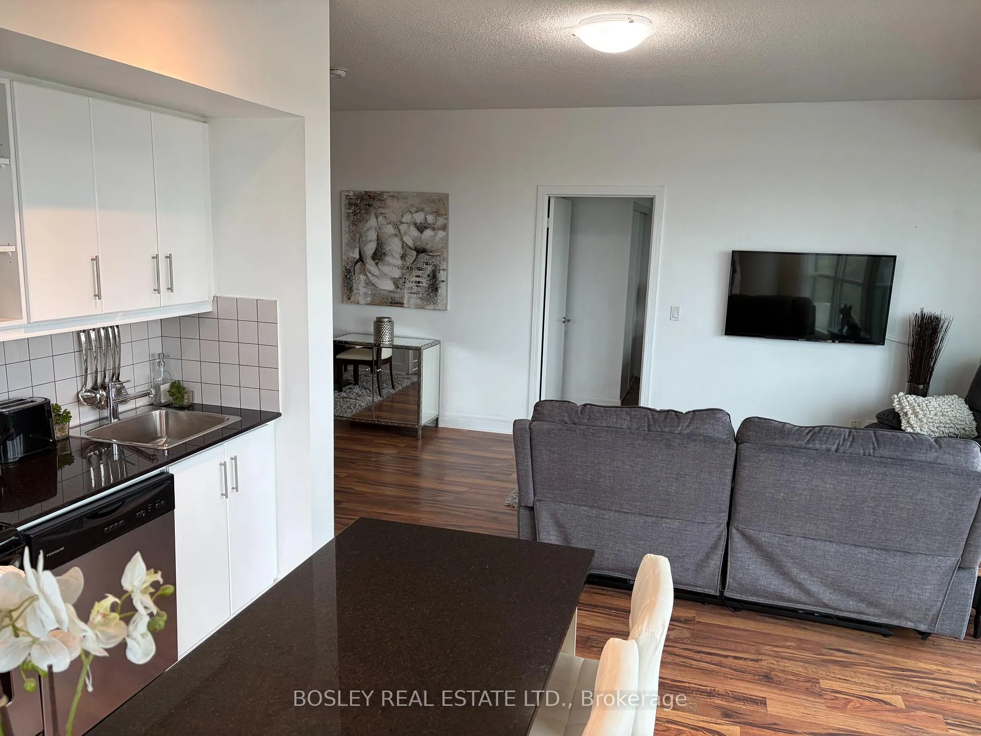Photo 8 of Unit LPH 24, 35 Brian Peck Crescent, Toronto, Leaside — HOMEH