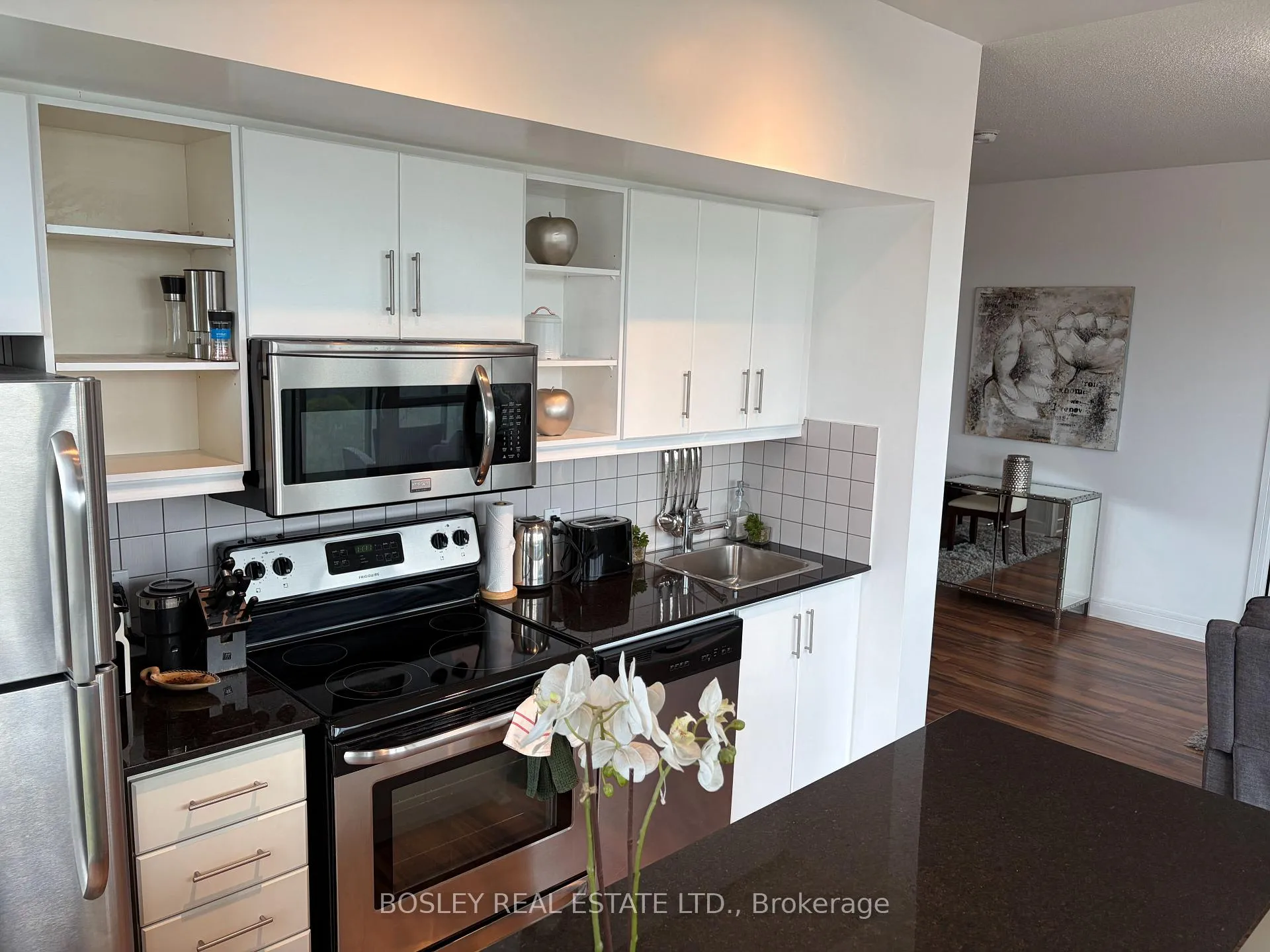 Photo 9 of Unit LPH 24, 35 Brian Peck Crescent, Toronto, Leaside — HOMEH