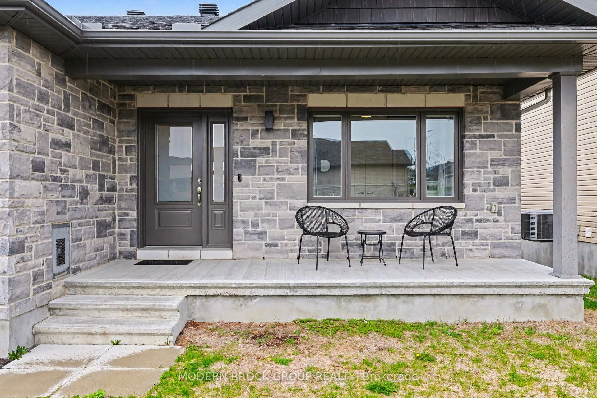 Photo 5 of 17 Douglas Brown Way, Arnprior — HOMEH