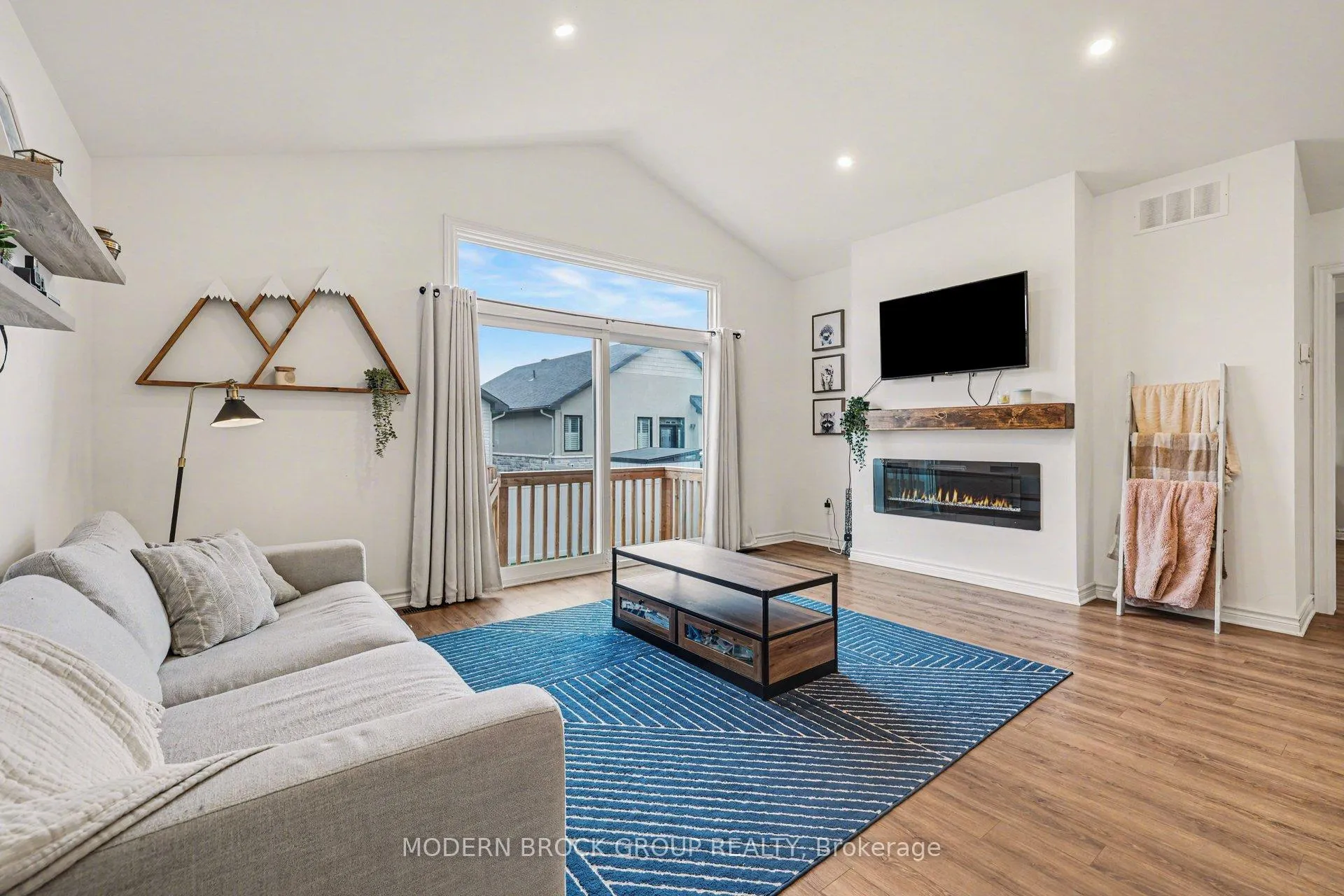 Photo 8 of 17 Douglas Brown Way, Arnprior — HOMEH