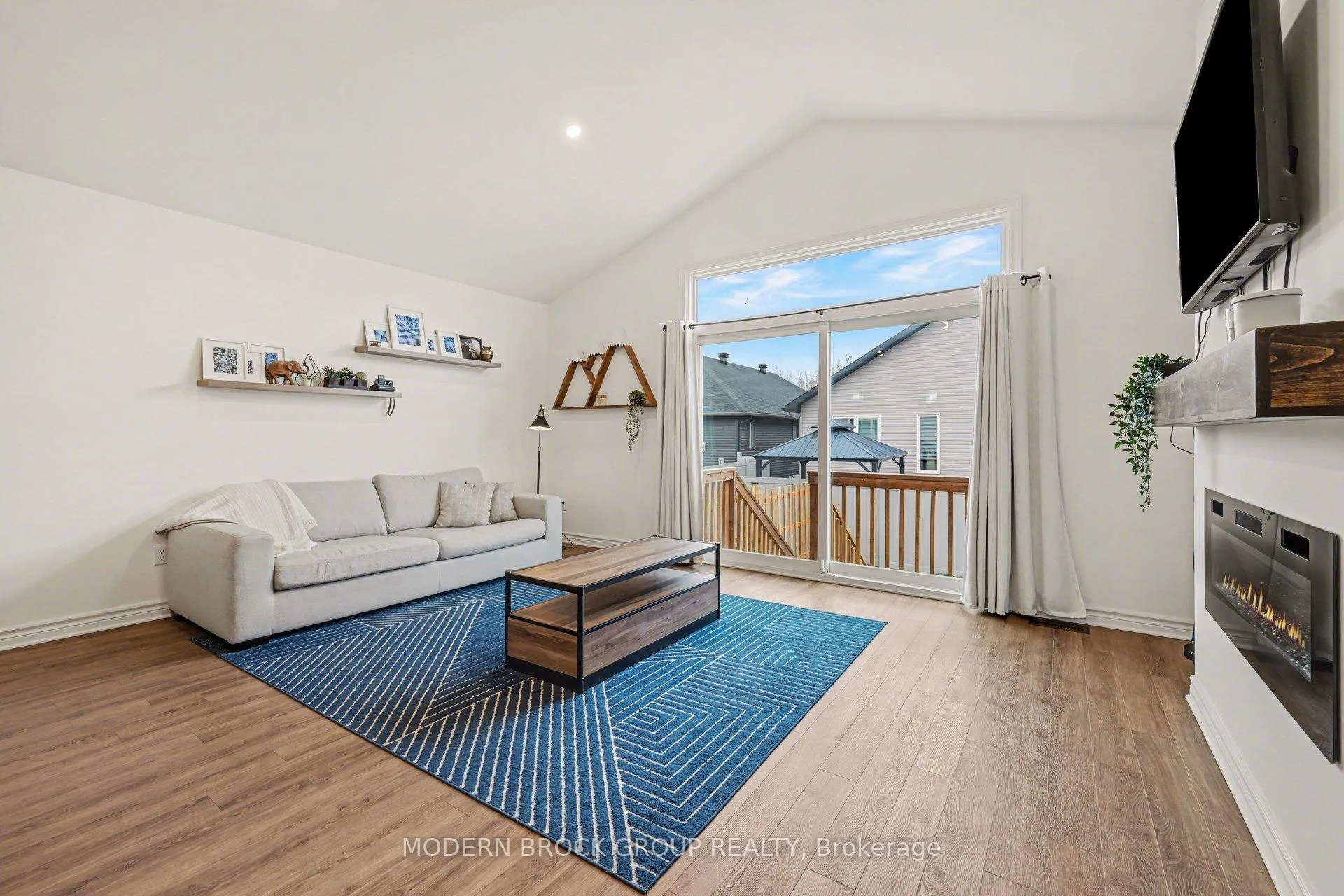 Photo 11 of 17 Douglas Brown Way, Arnprior — HOMEH