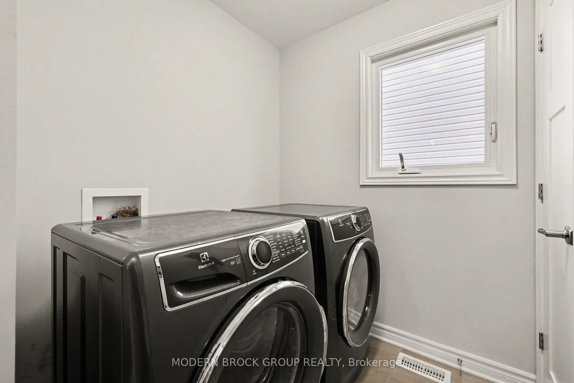 Photo 18 of 17 Douglas Brown Way, Arnprior — HOMEH