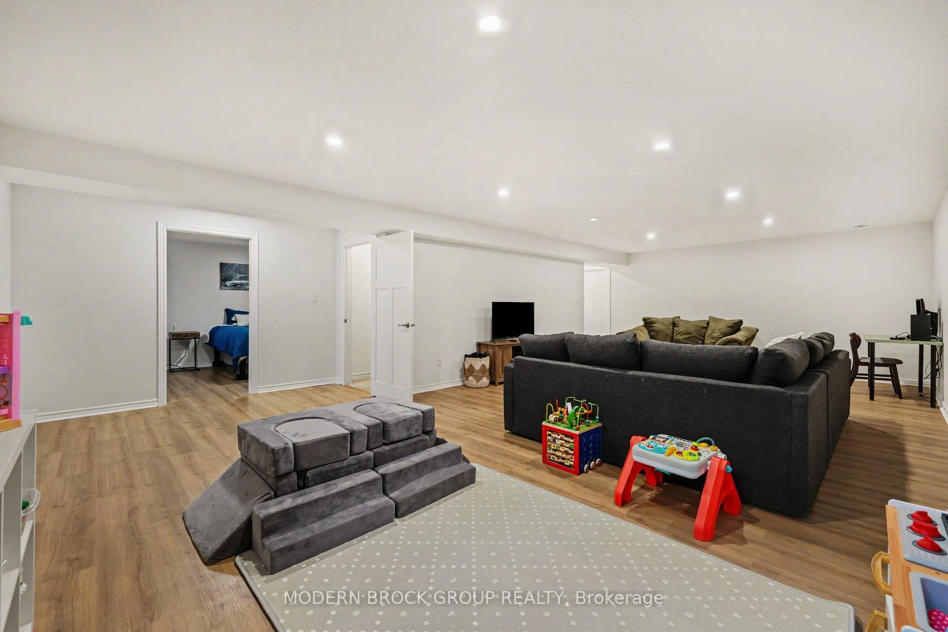 Photo 24 of 17 Douglas Brown Way, Arnprior — HOMEH