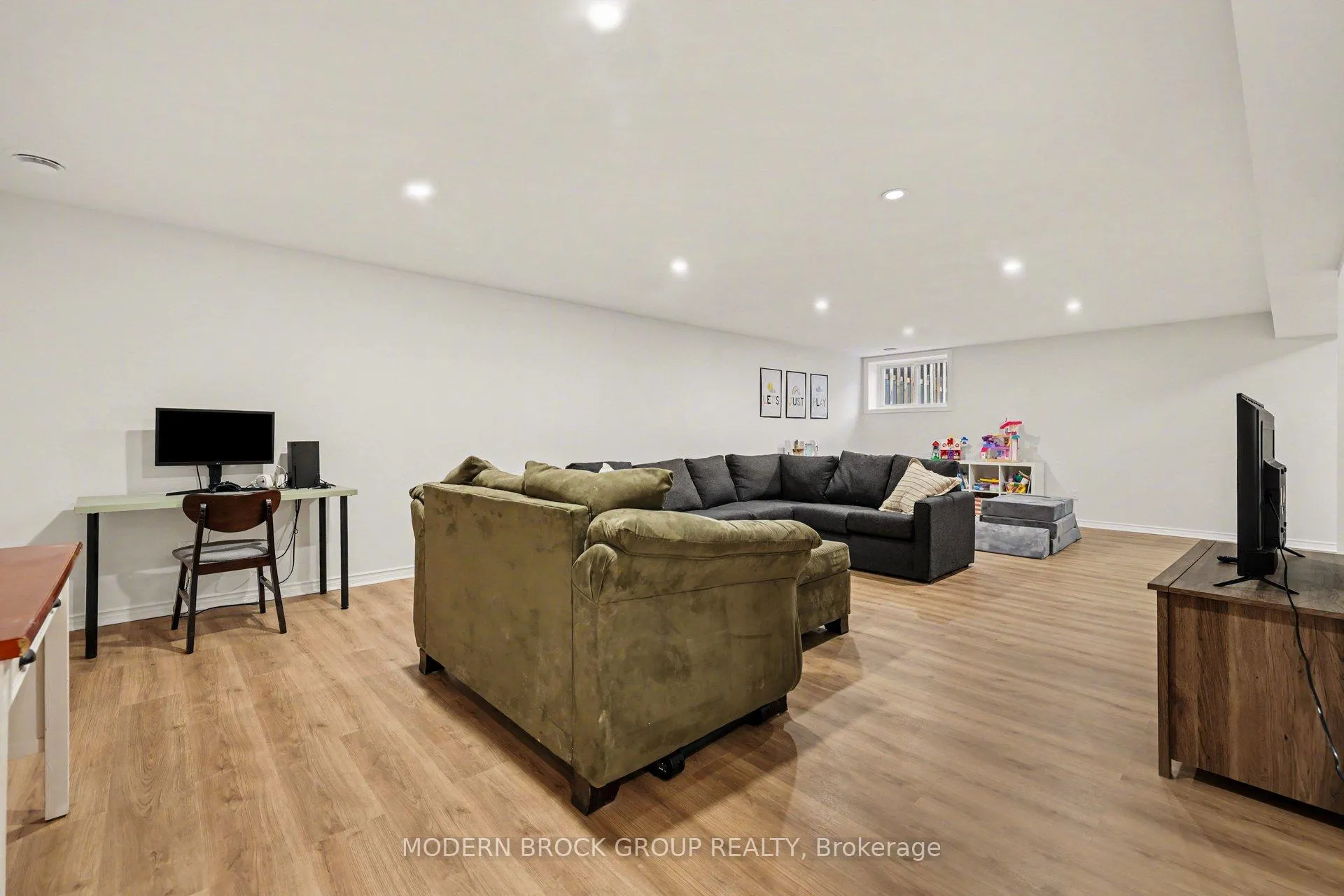 Photo 25 of 17 Douglas Brown Way, Arnprior — HOMEH