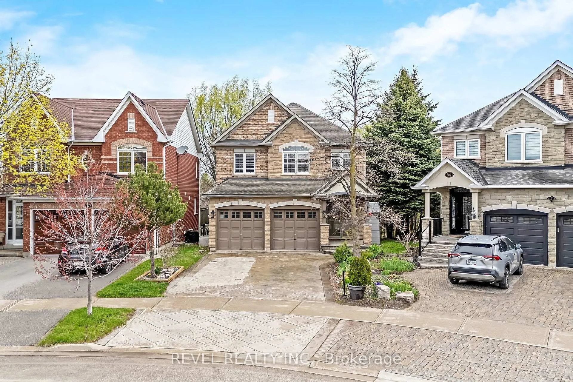Photo 2 of 62 McNally Street, Halton Hills, Georgetown — HOMEH