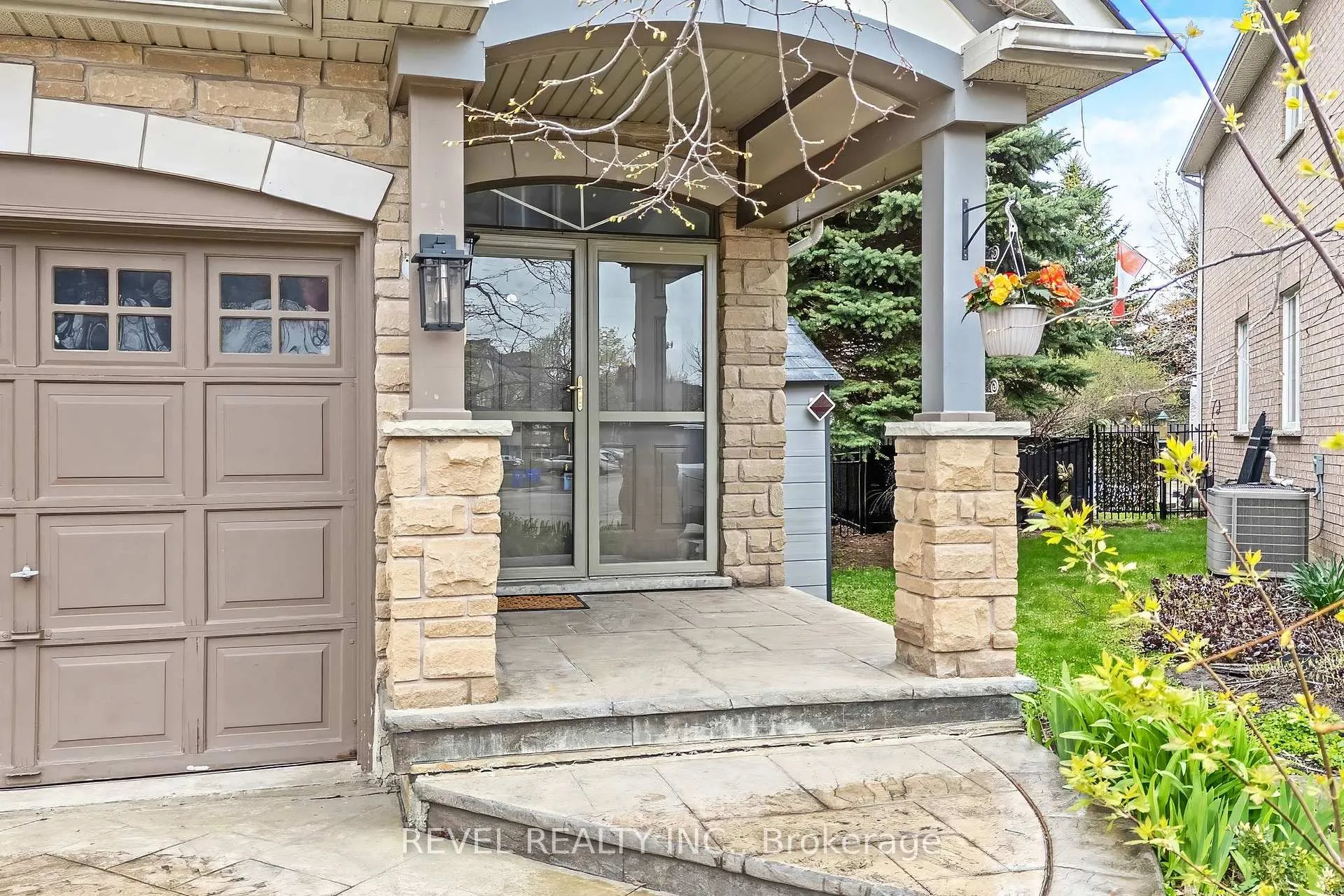 Photo 4 of 62 McNally Street, Halton Hills, Georgetown — HOMEH