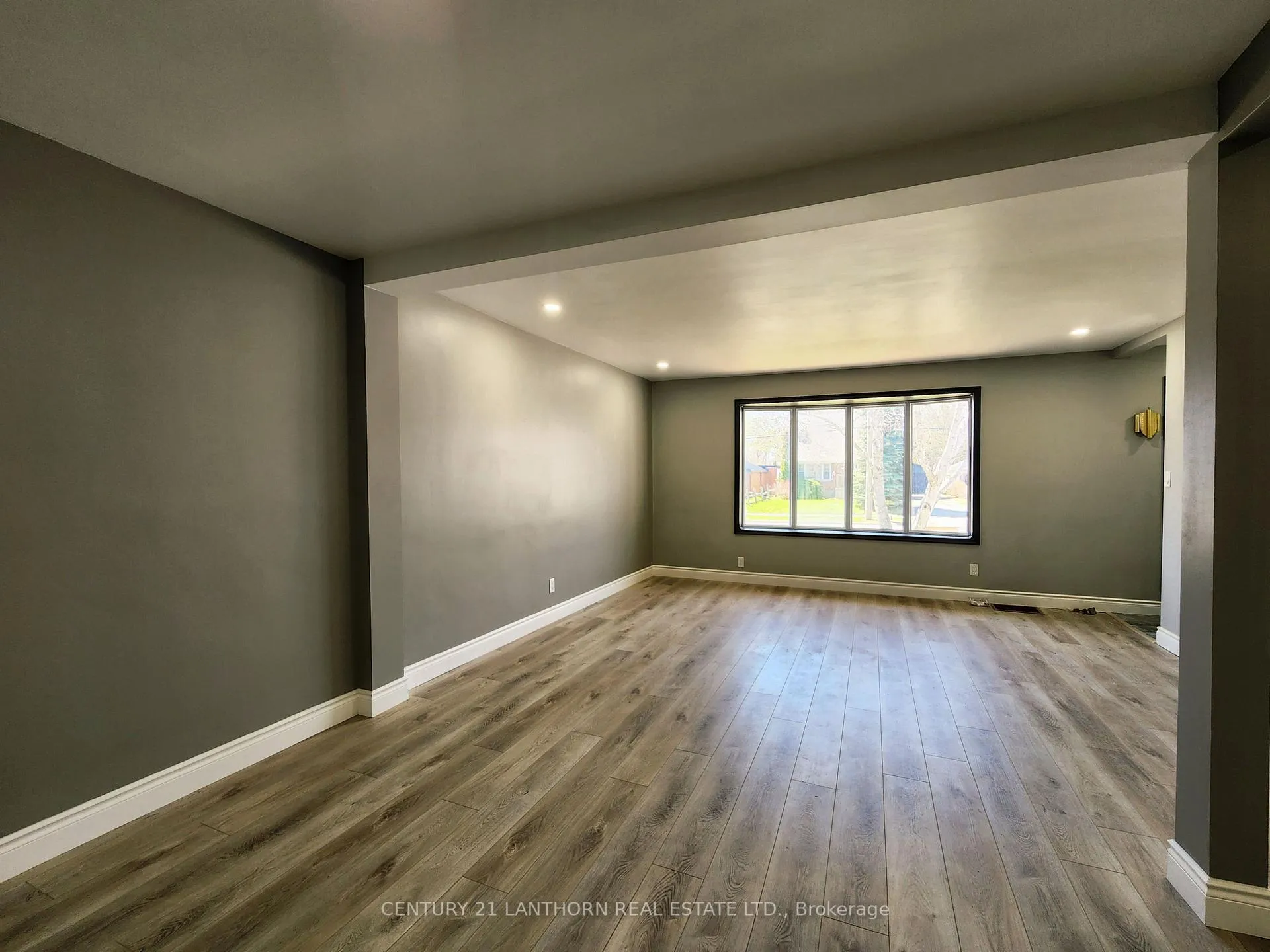 Photo 4 of 233 Herchimer Avenue, Belleville, Belleville Ward — HOMEH