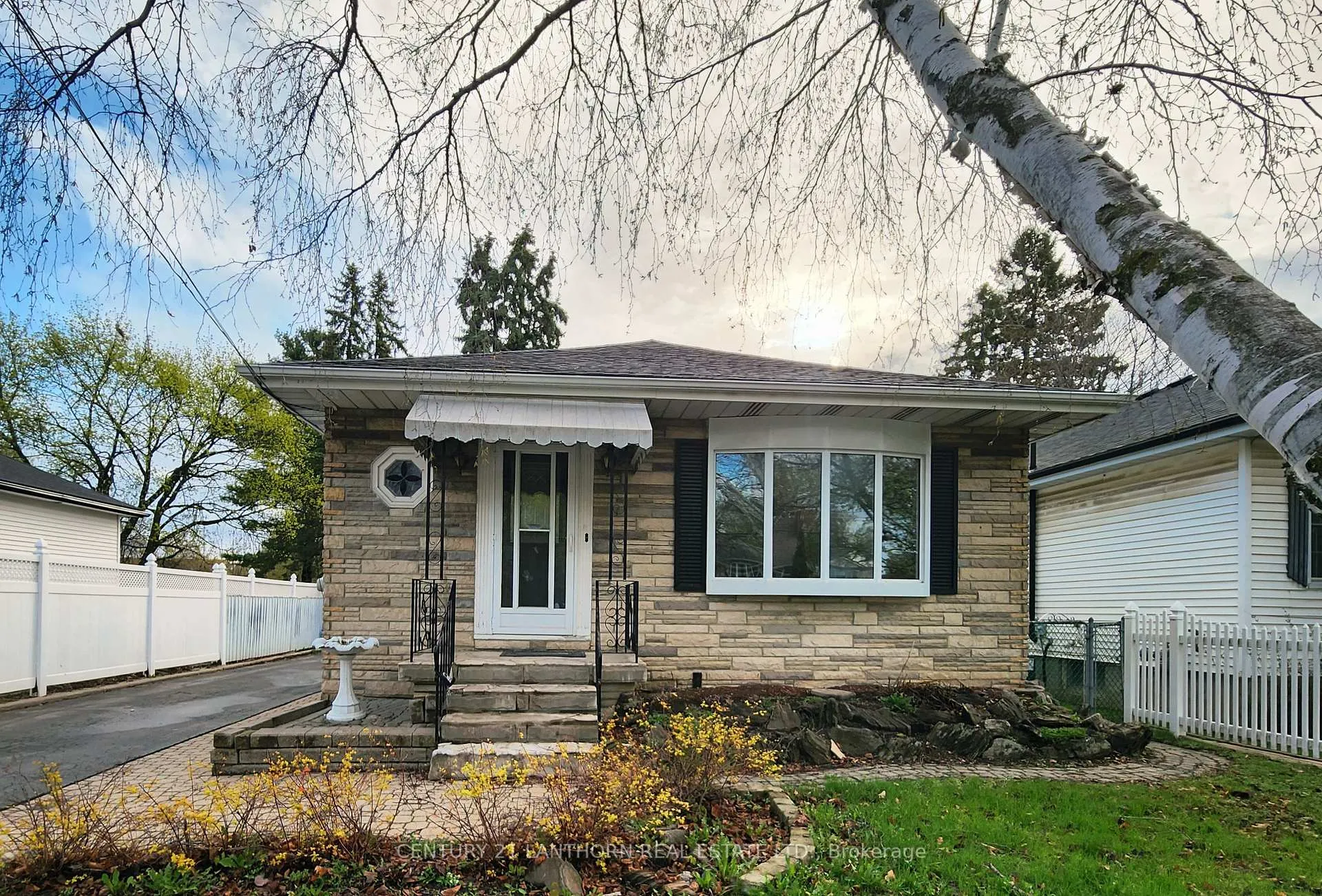 Photo 12 of 233 Herchimer Avenue, Belleville, Belleville Ward — HOMEH