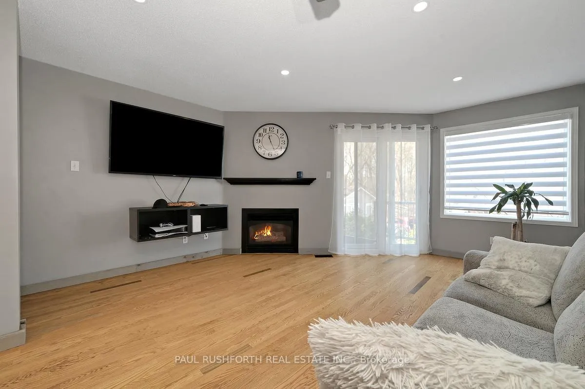 Photo 4 of Unit 11, 1400 Wildberry Court, Ottawa, Chapel Hill — HOMEH