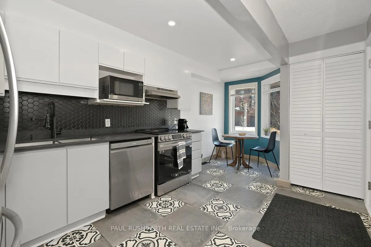 Photo 6 of Unit 11, 1400 Wildberry Court, Ottawa, Chapel Hill — HOMEH