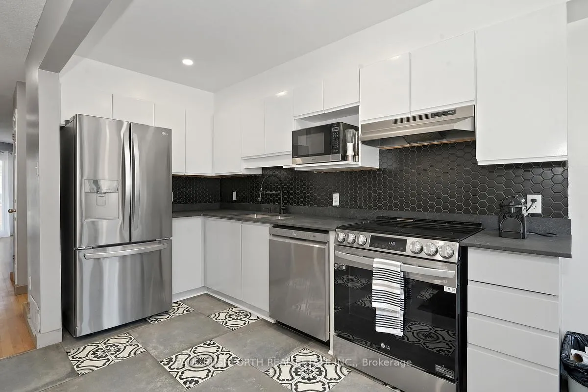 Photo 7 of Unit 11, 1400 Wildberry Court, Ottawa, Chapel Hill — HOMEH