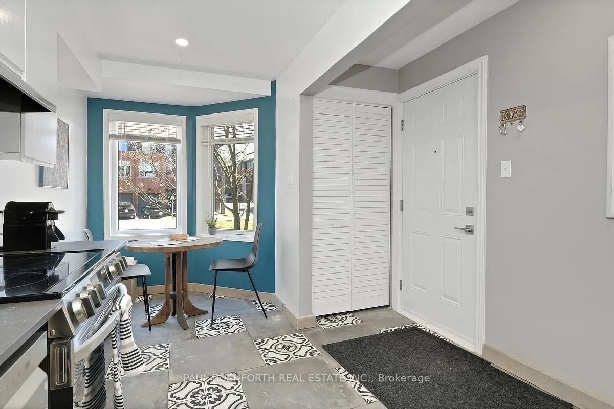 Photo 8 of Unit 11, 1400 Wildberry Court, Ottawa, Chapel Hill — HOMEH