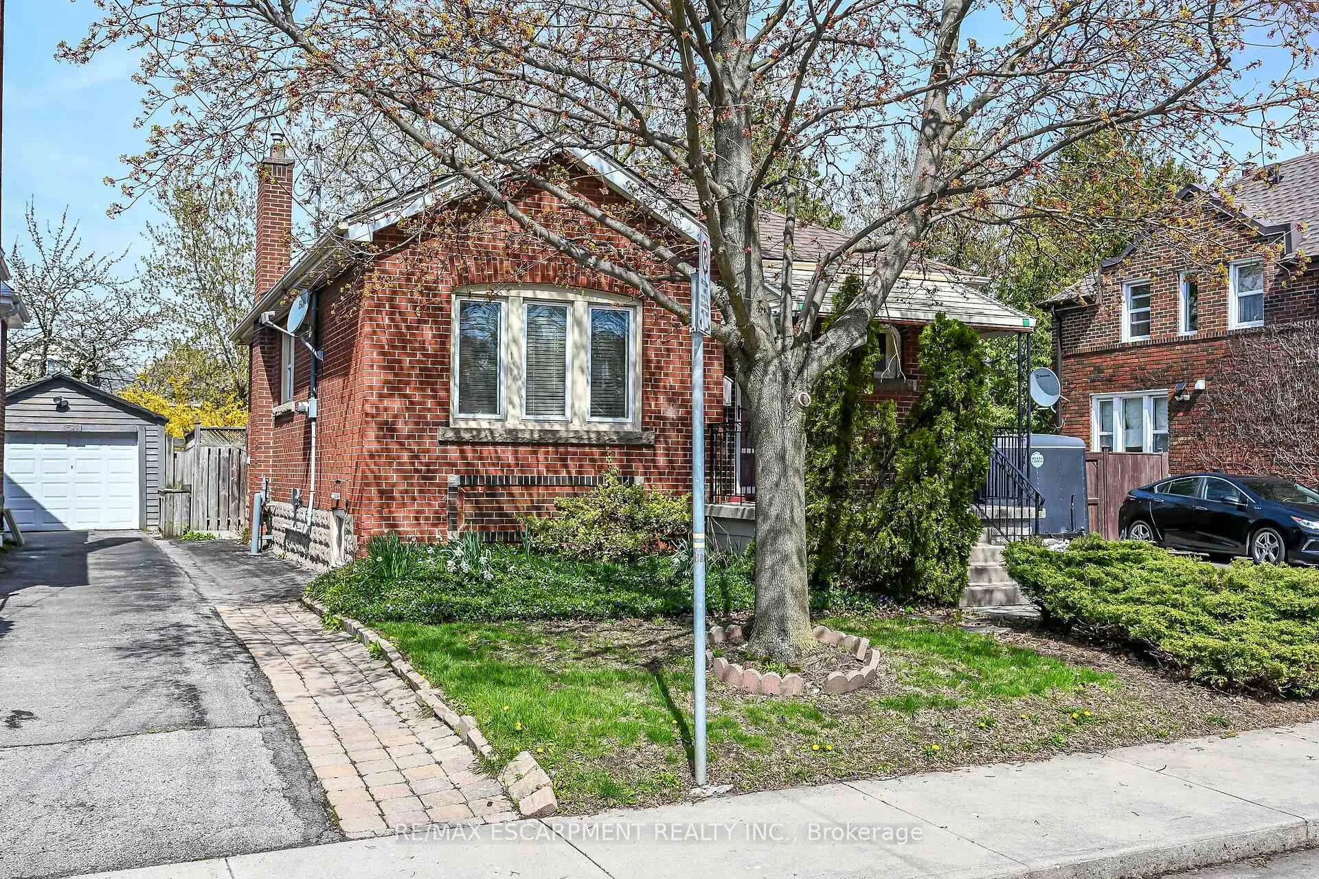 Photo 3 of 50 East 12TH Street, Hamilton, Inch Park — HOMEH
