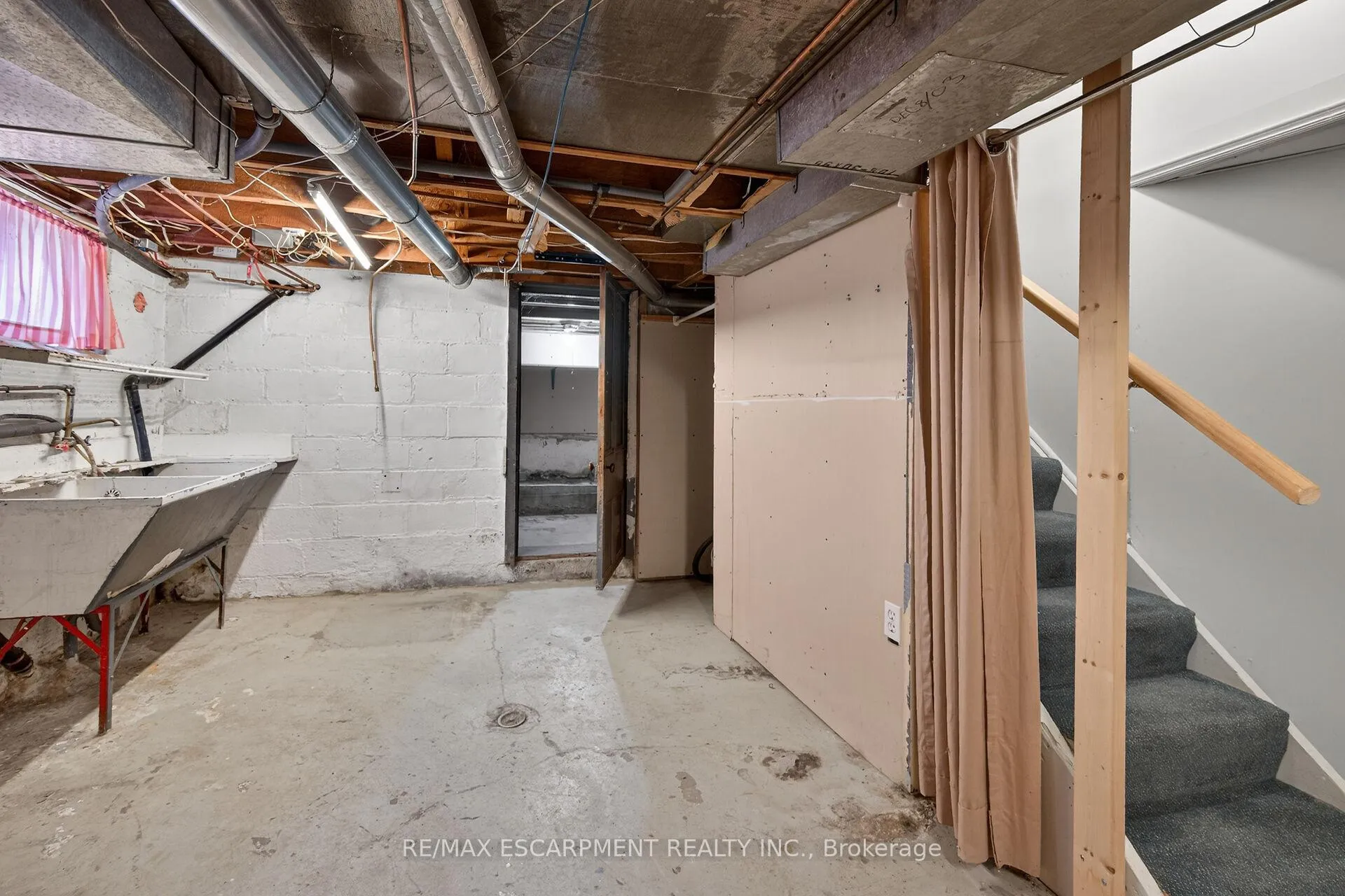 Photo 37 of 50 East 12TH Street, Hamilton, Inch Park — HOMEH